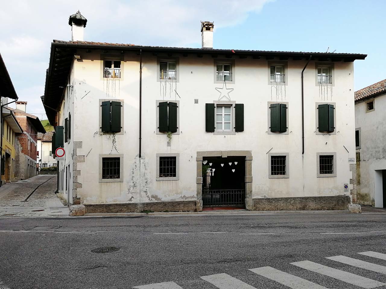 Edifici circostanti al complesso di Casa Asquini