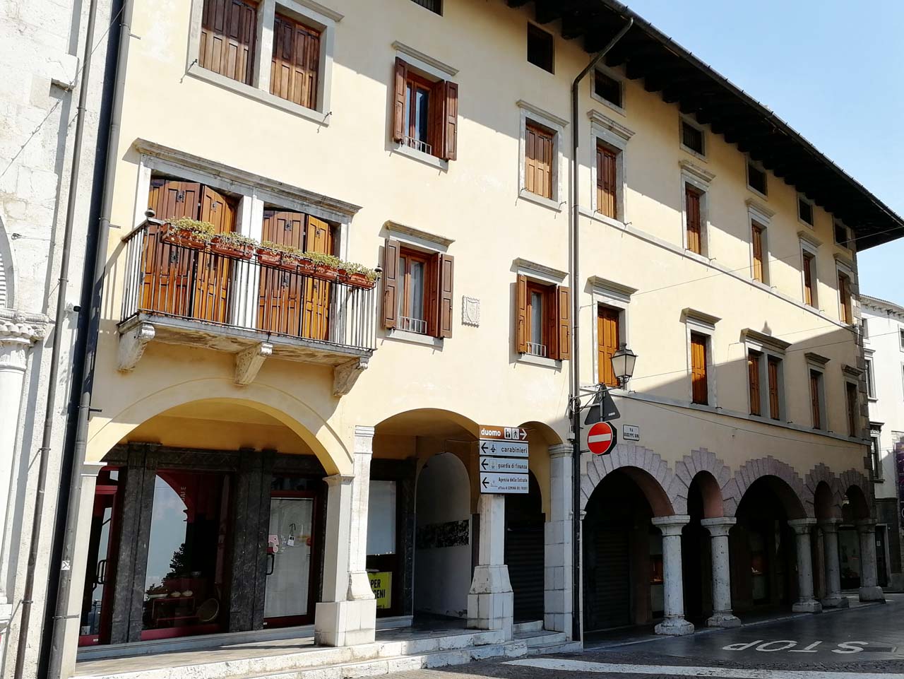 Immobile sito in Via Bini 1, 3, 5