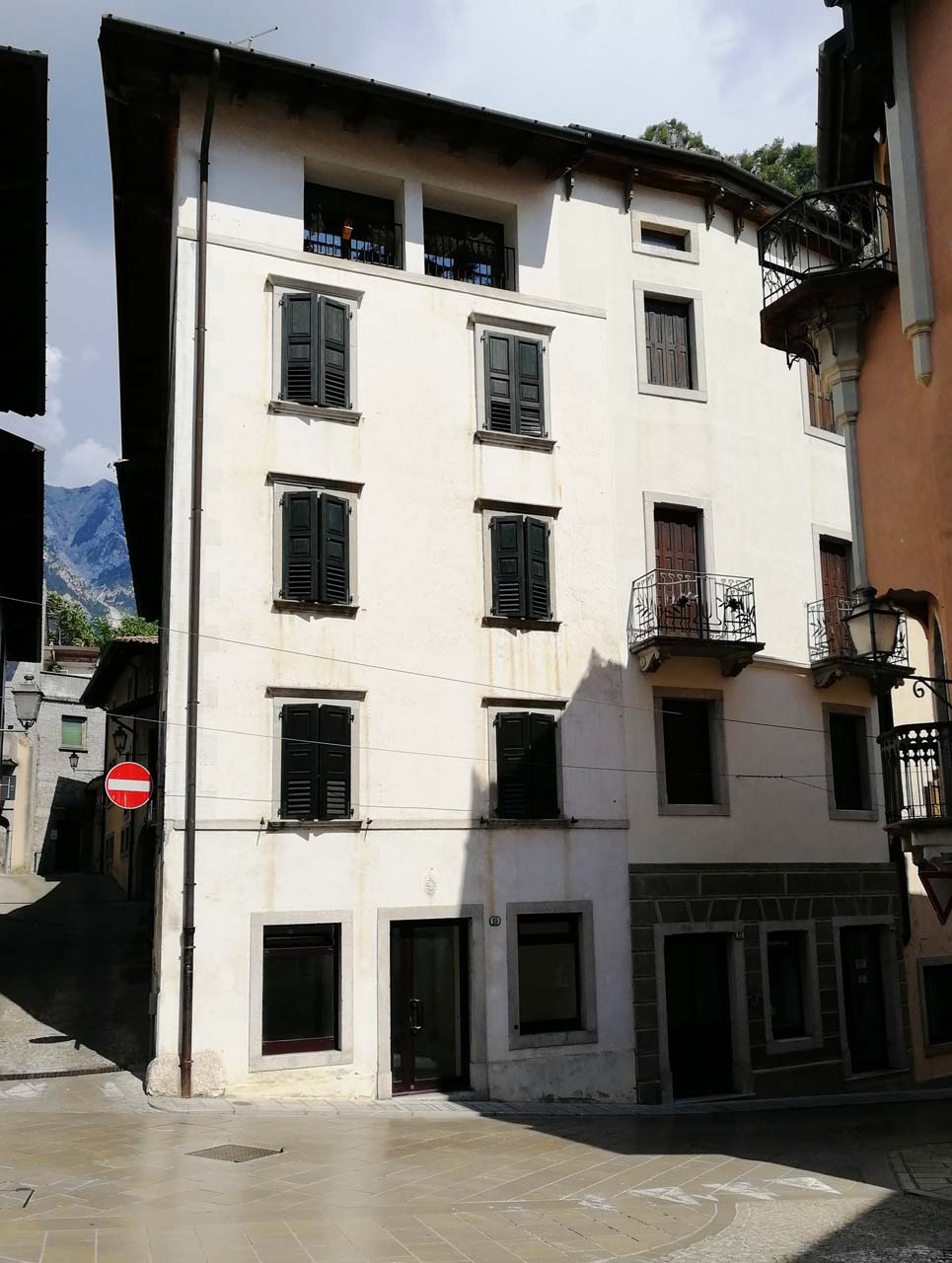 Immobile sito in Via Bini 25