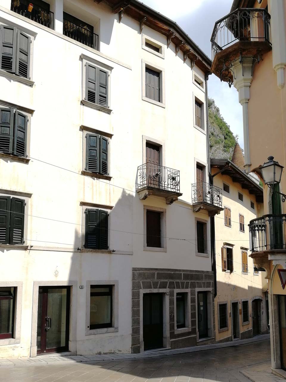 Immobile sito in Via Bini 27, 29