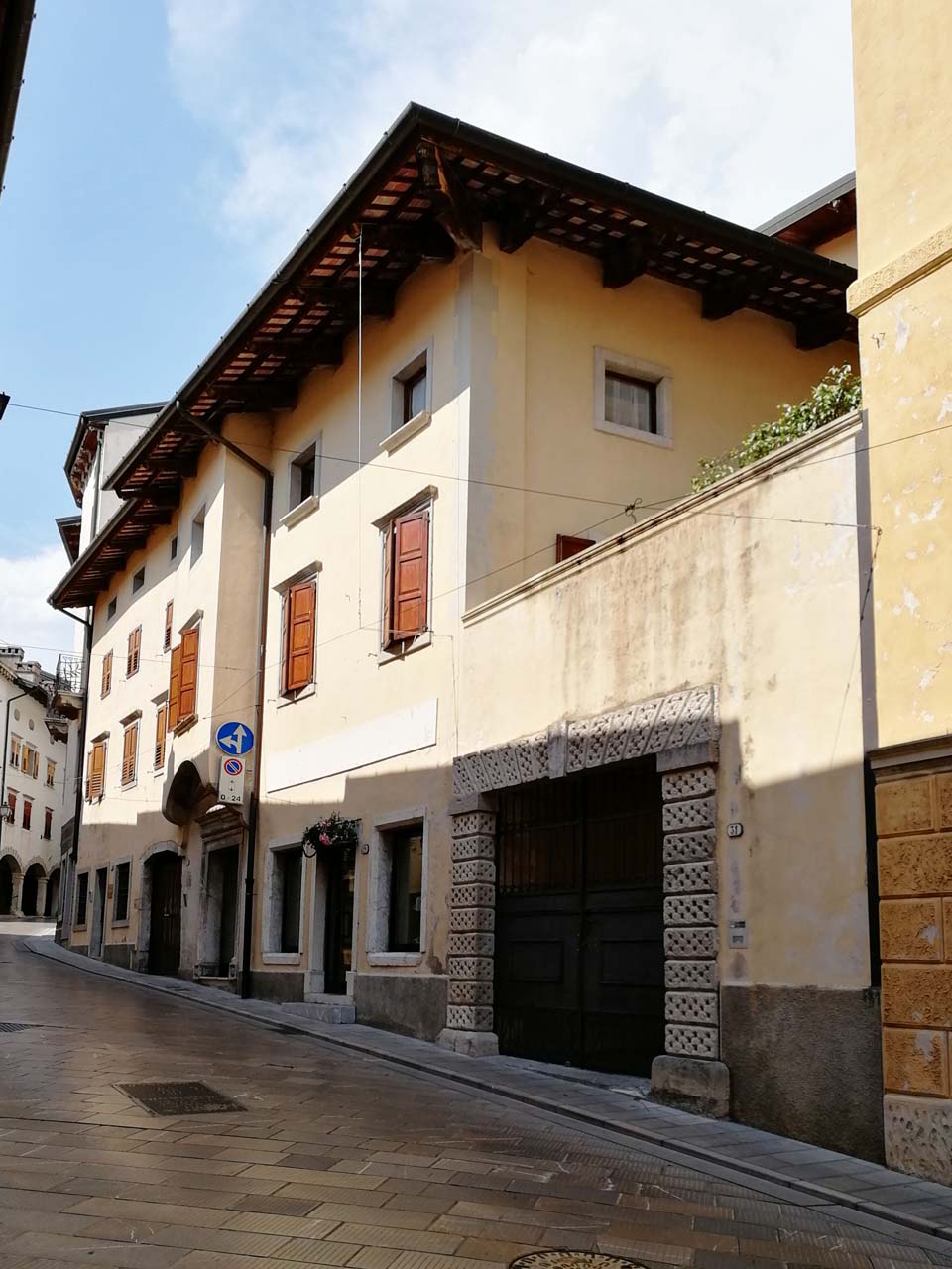 Immobile sito in Via Bini 36, 37, 39