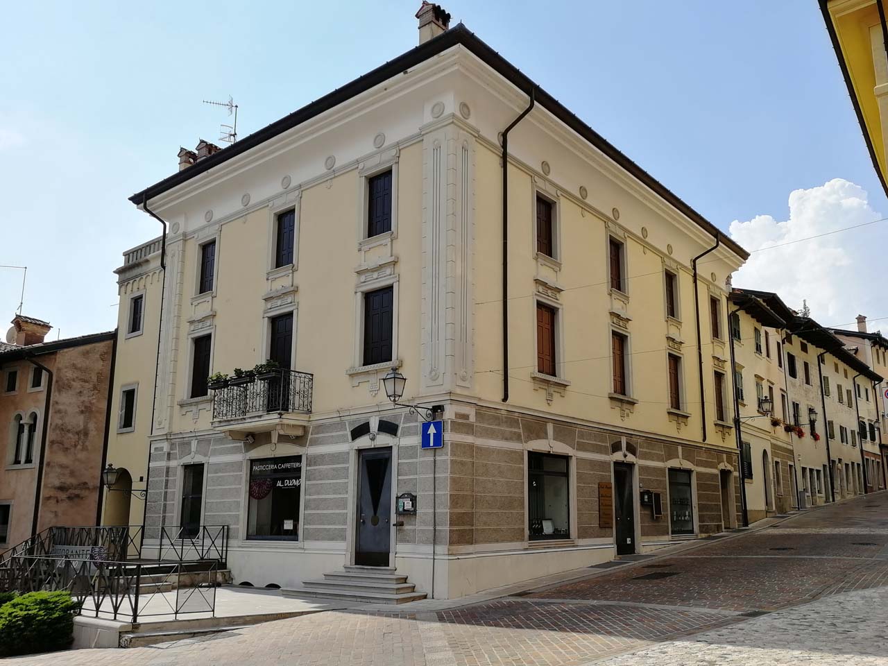Immobile sito in Via Bini 42, 44