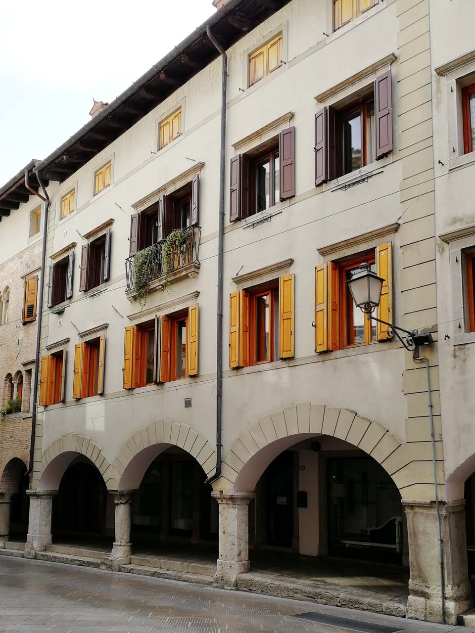 Immobile sito in Via Bini 8, 10