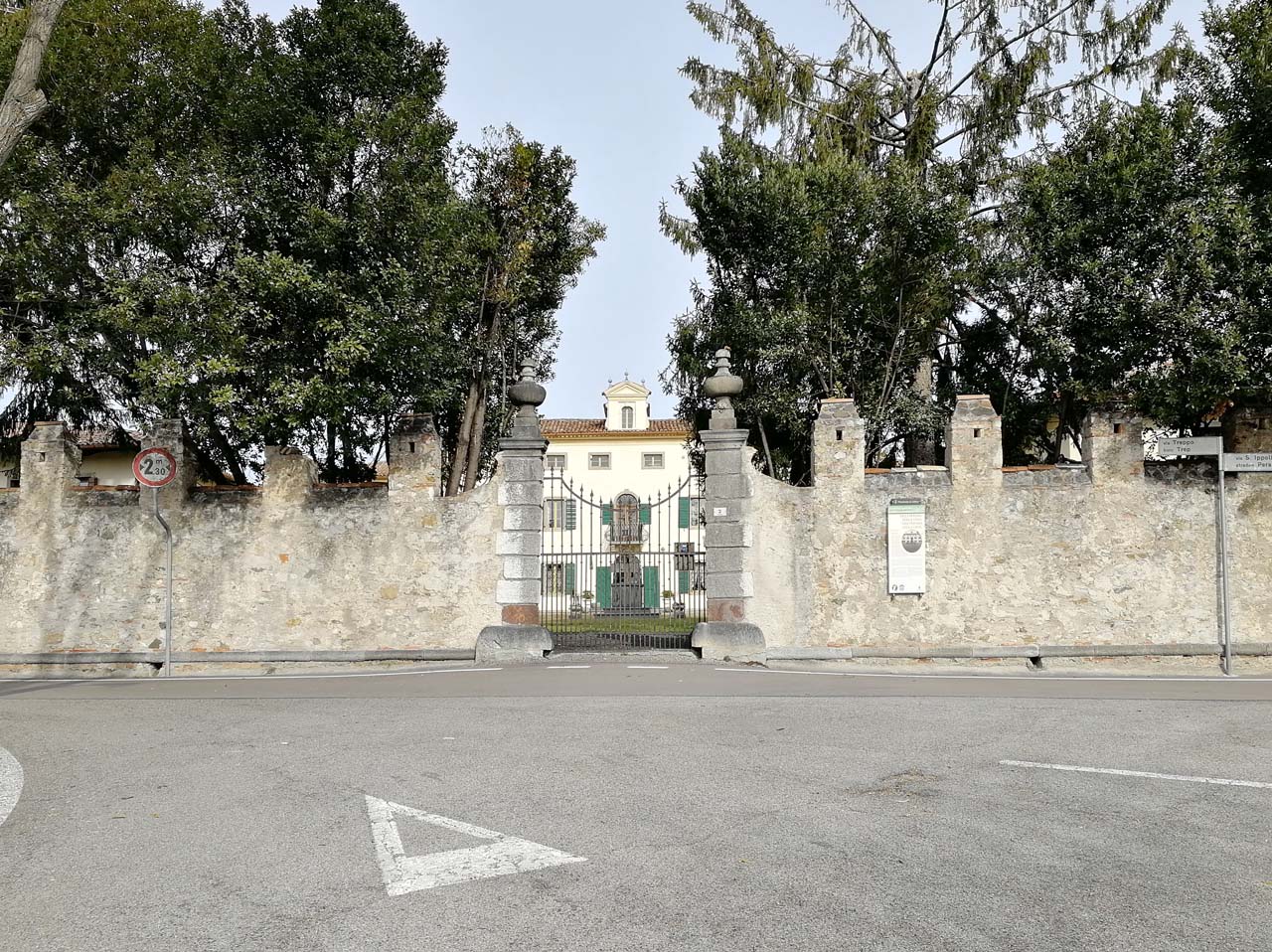 Complesso di Villa Perabò, Della Savia con annessi rustici, oratorio, brolo e giardino