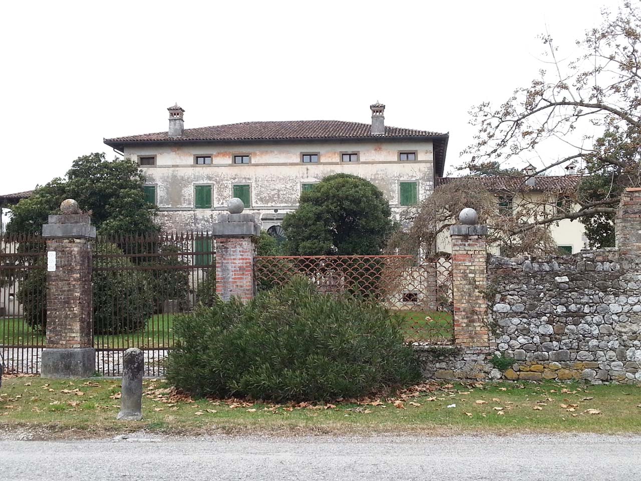 Complesso di Villa Antivari, Mangilli Lampertico, Zanardi Landi