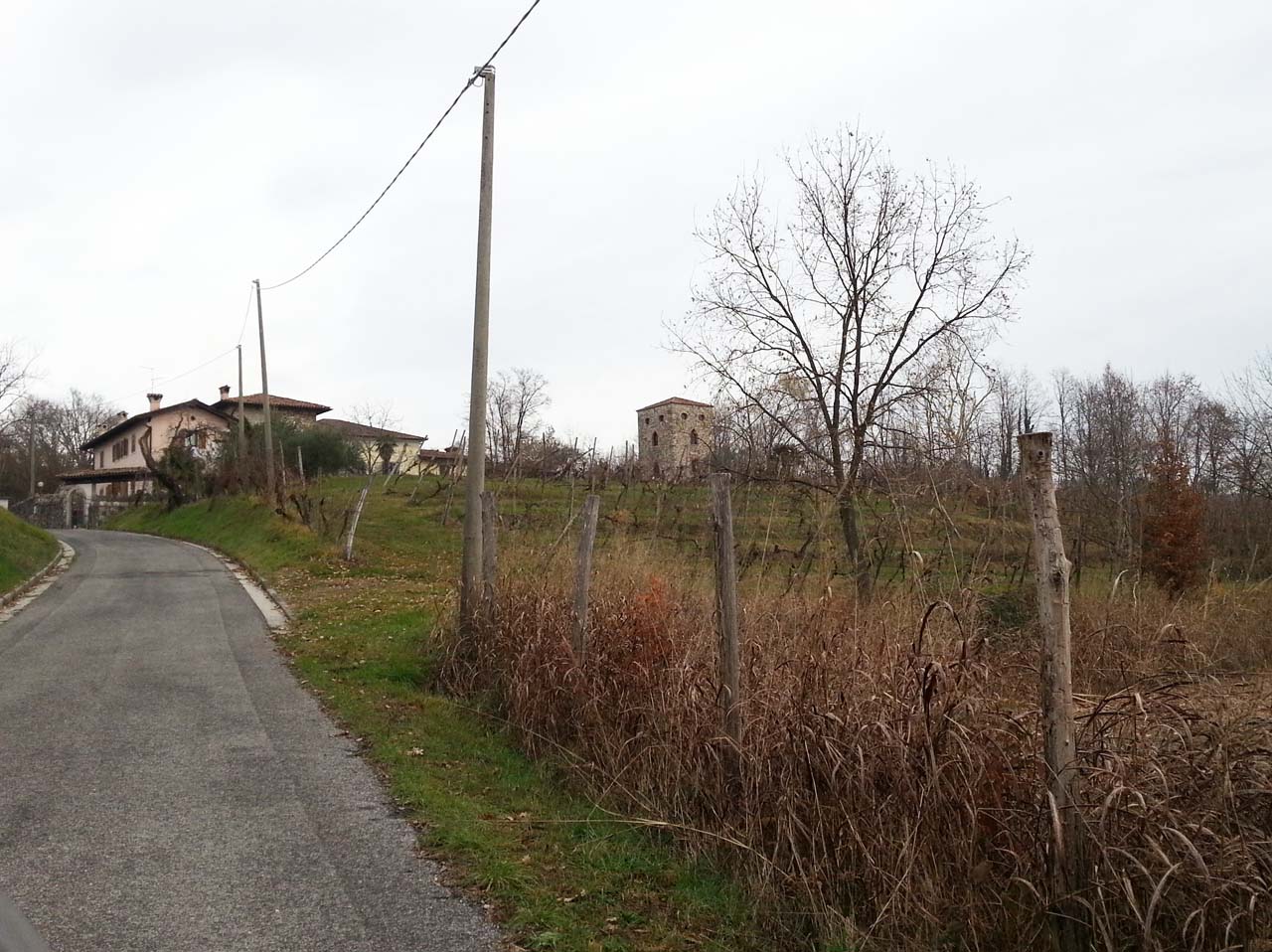 Complesso villa ex Savorgnan con annesse torri, chiesetta e rustico