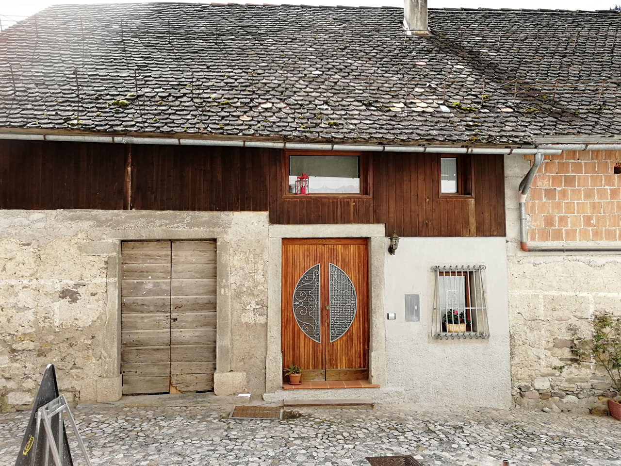 Casa a Pesariis