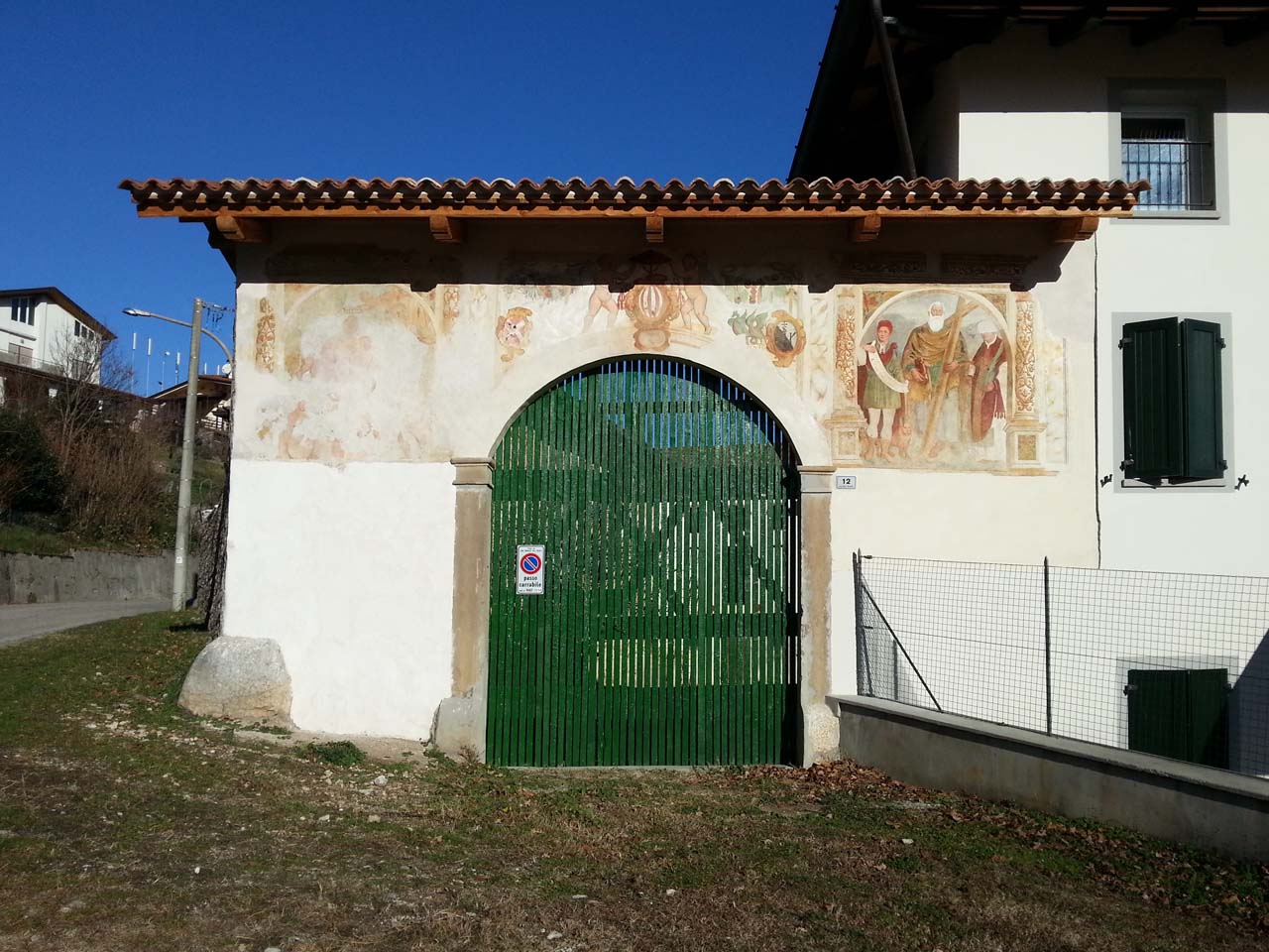 Portale affrescato