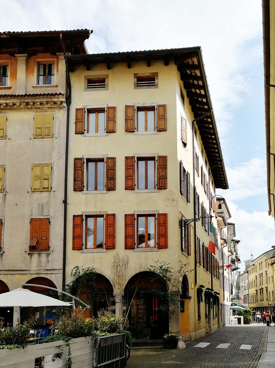 Casa Antivari, Domini