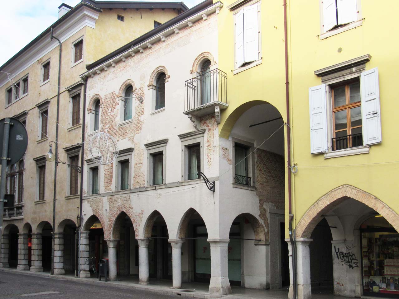 Casa Lovaria, Asquini