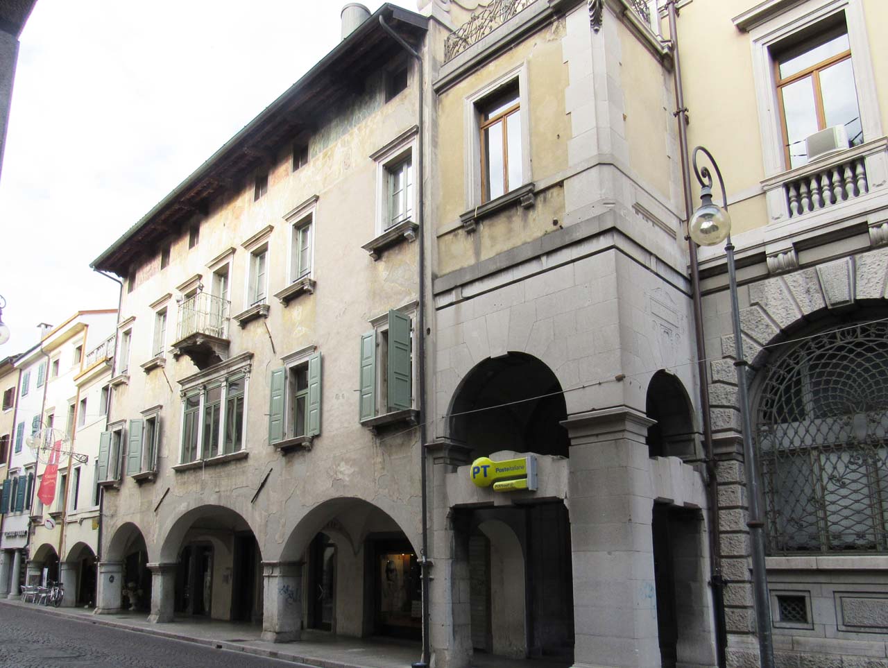 Casa Tinghi, Campeis
