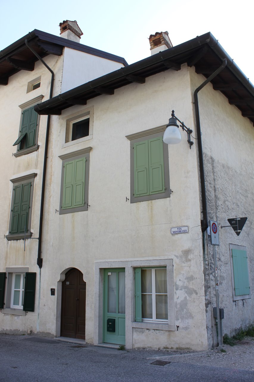 edificio d'angolo presso la Porta di Sopra