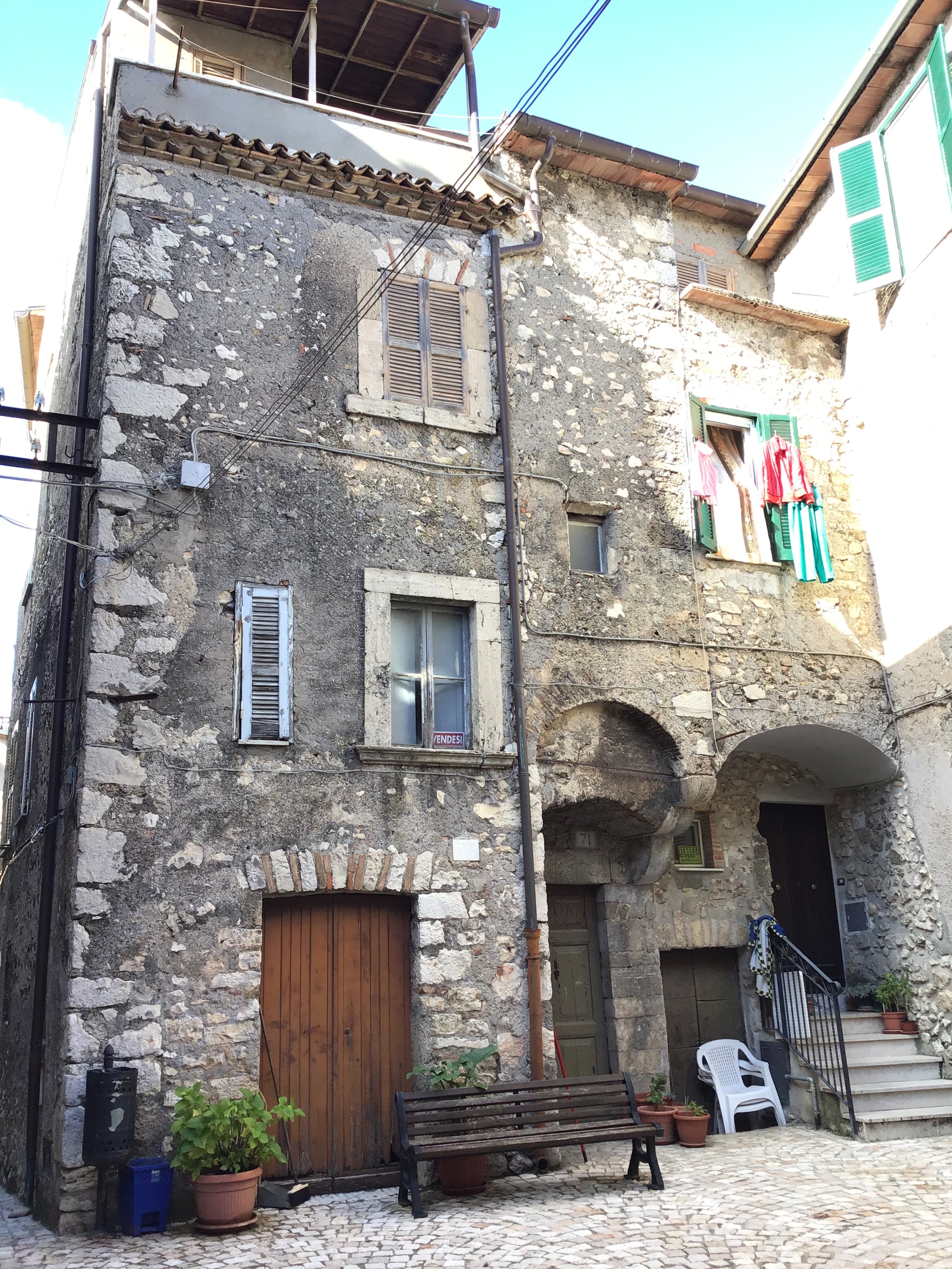 [Casa privata in piazza del Collegio, 71, 73]