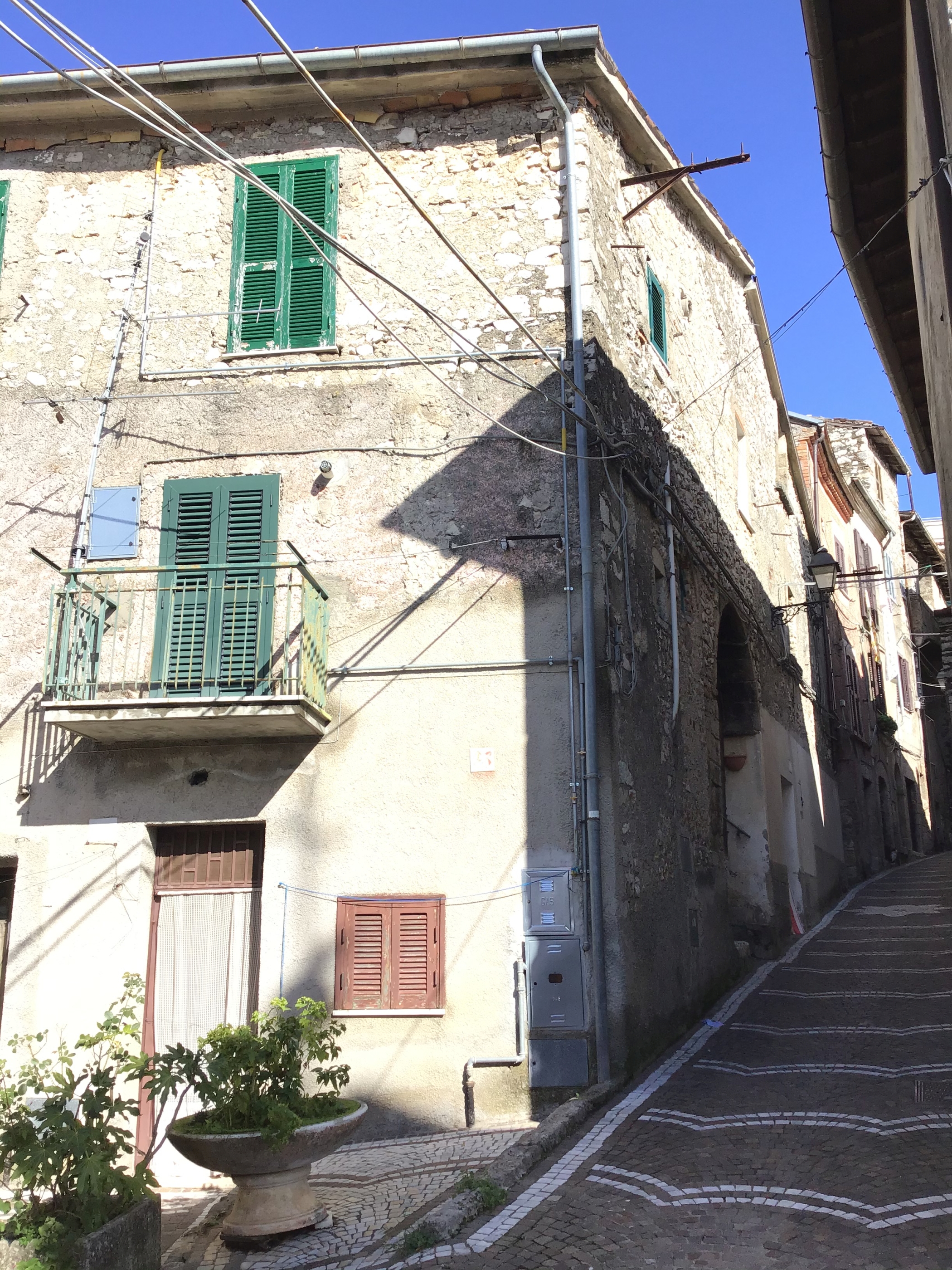 [Casa privata su loggia in via Vittorio Emanuele, 81]