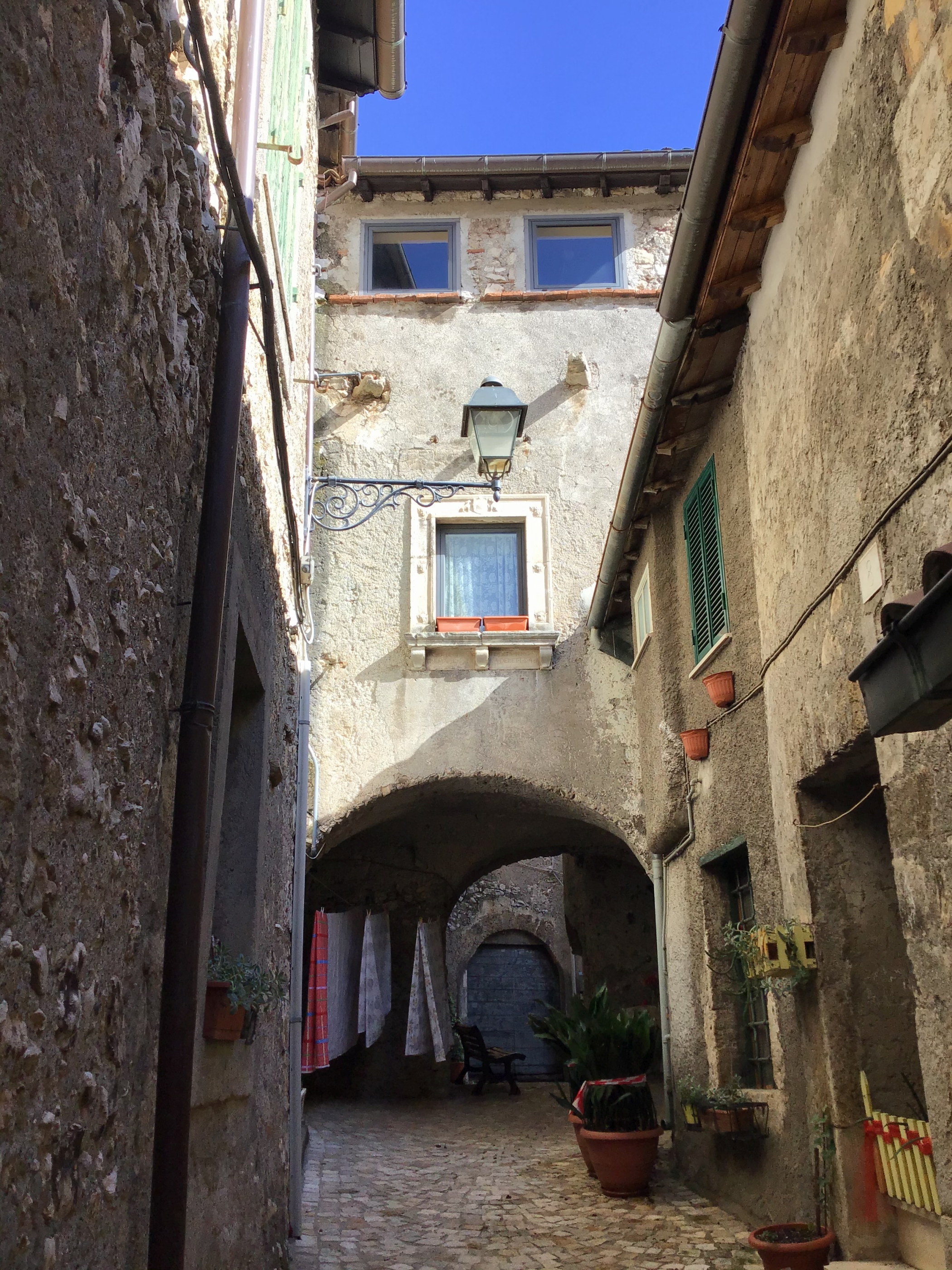 [Struttura a ponte sul vicolo dei Calderani]