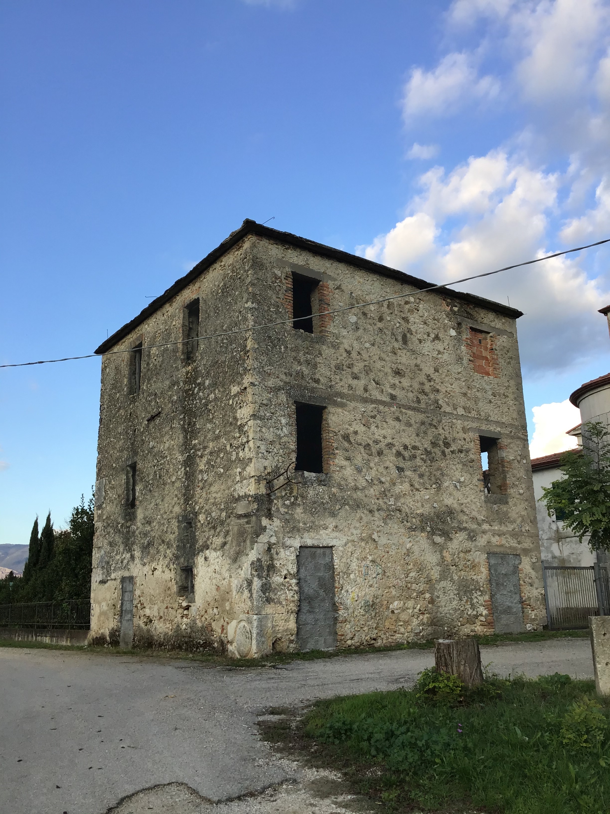 Casale presso la Chiesa di S. Giovanni a Gaudia