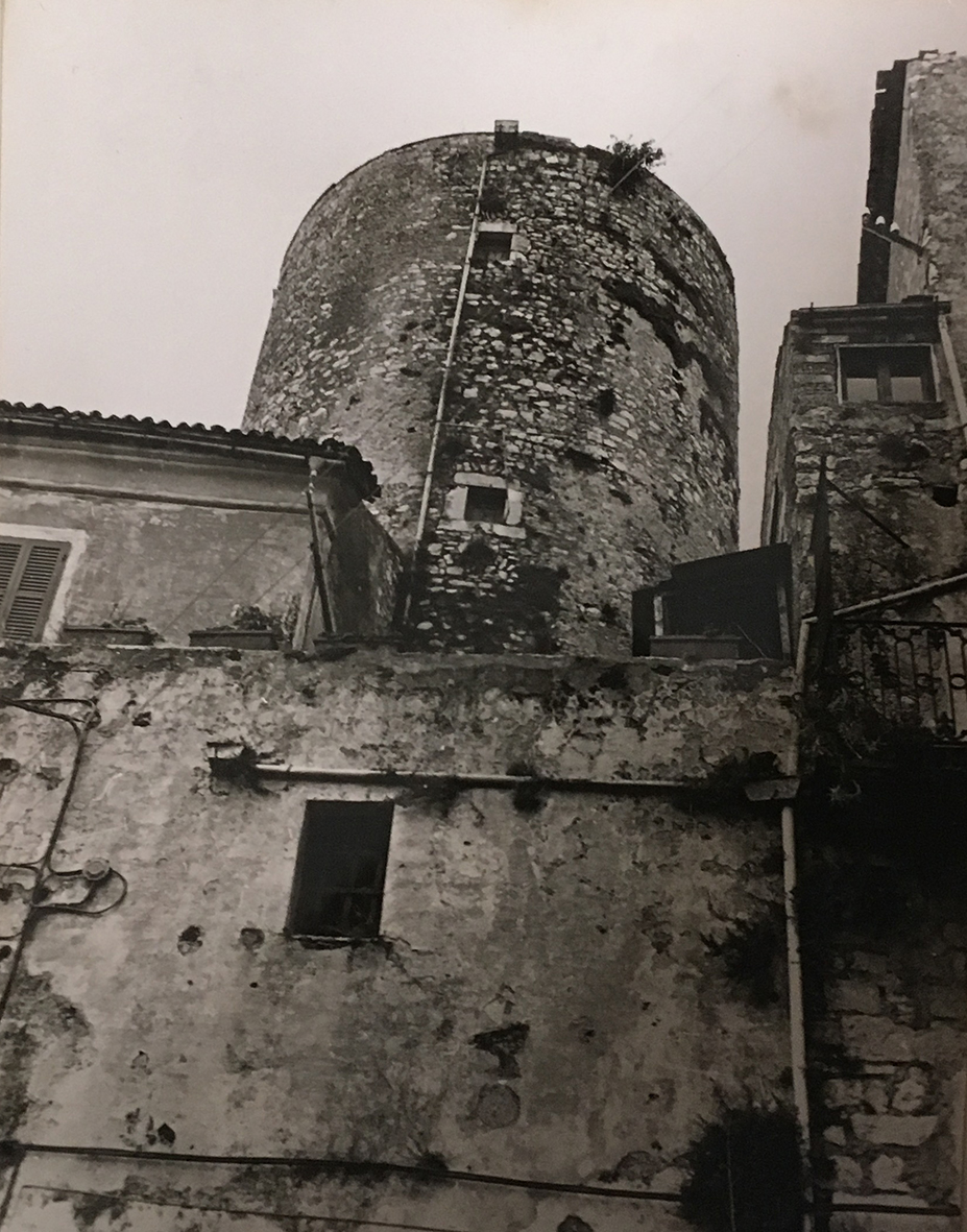 Torrione cilindrico dell'ex castello