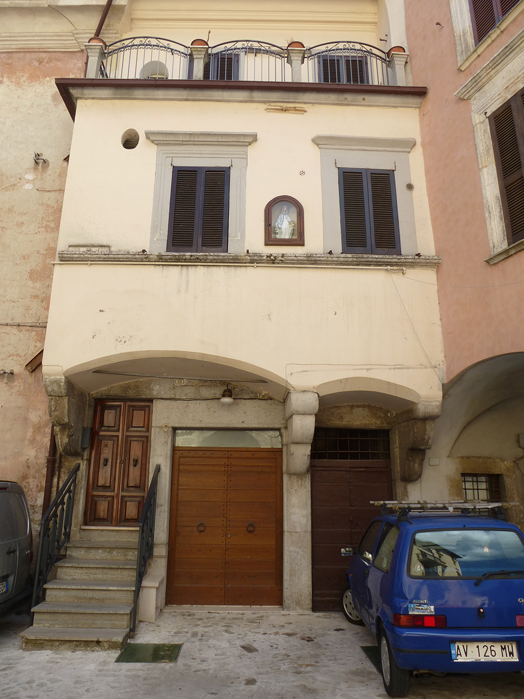 Edificio di abitazione in Piazza VII Aprile, 15-17