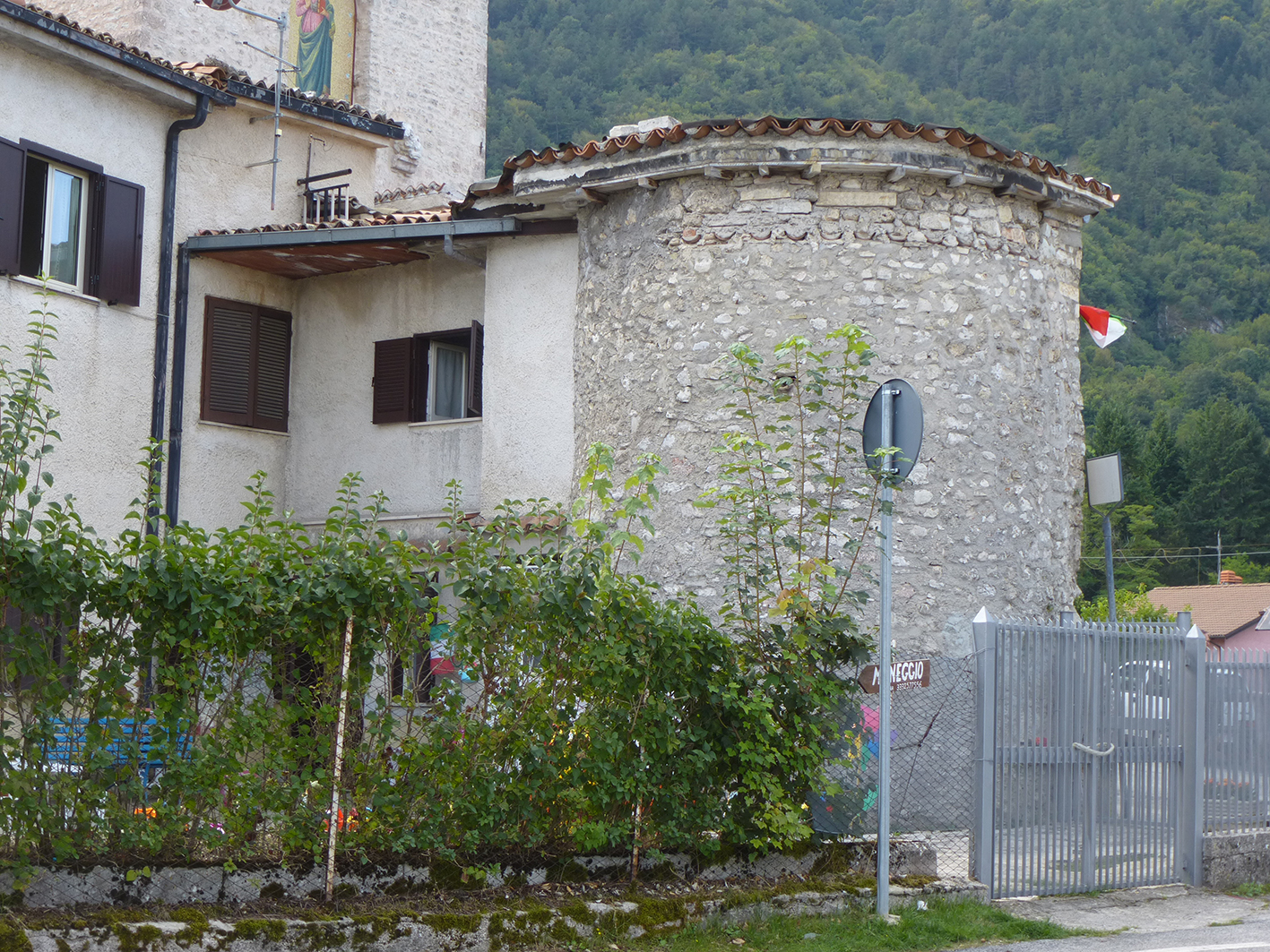 Torrione adiacente Porta Spoletina