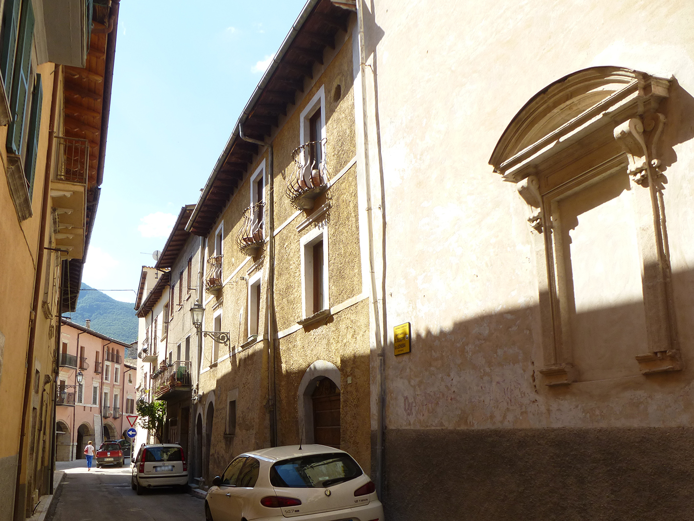 [Edificio di abitazione in Via Mastrozzi, 163-165-167]