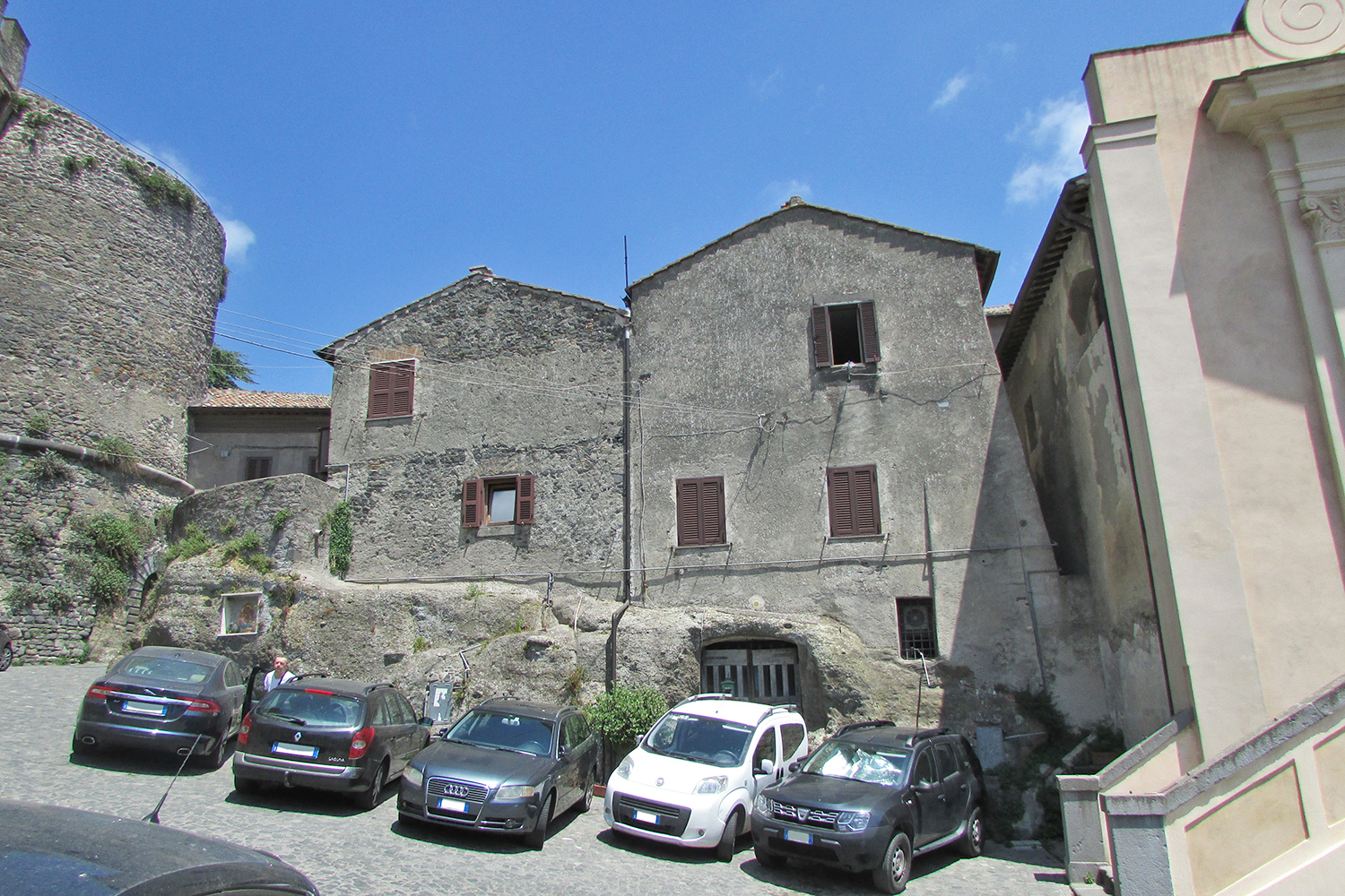 [Casa privata in via del Pozzo Bianco, 2, 4]