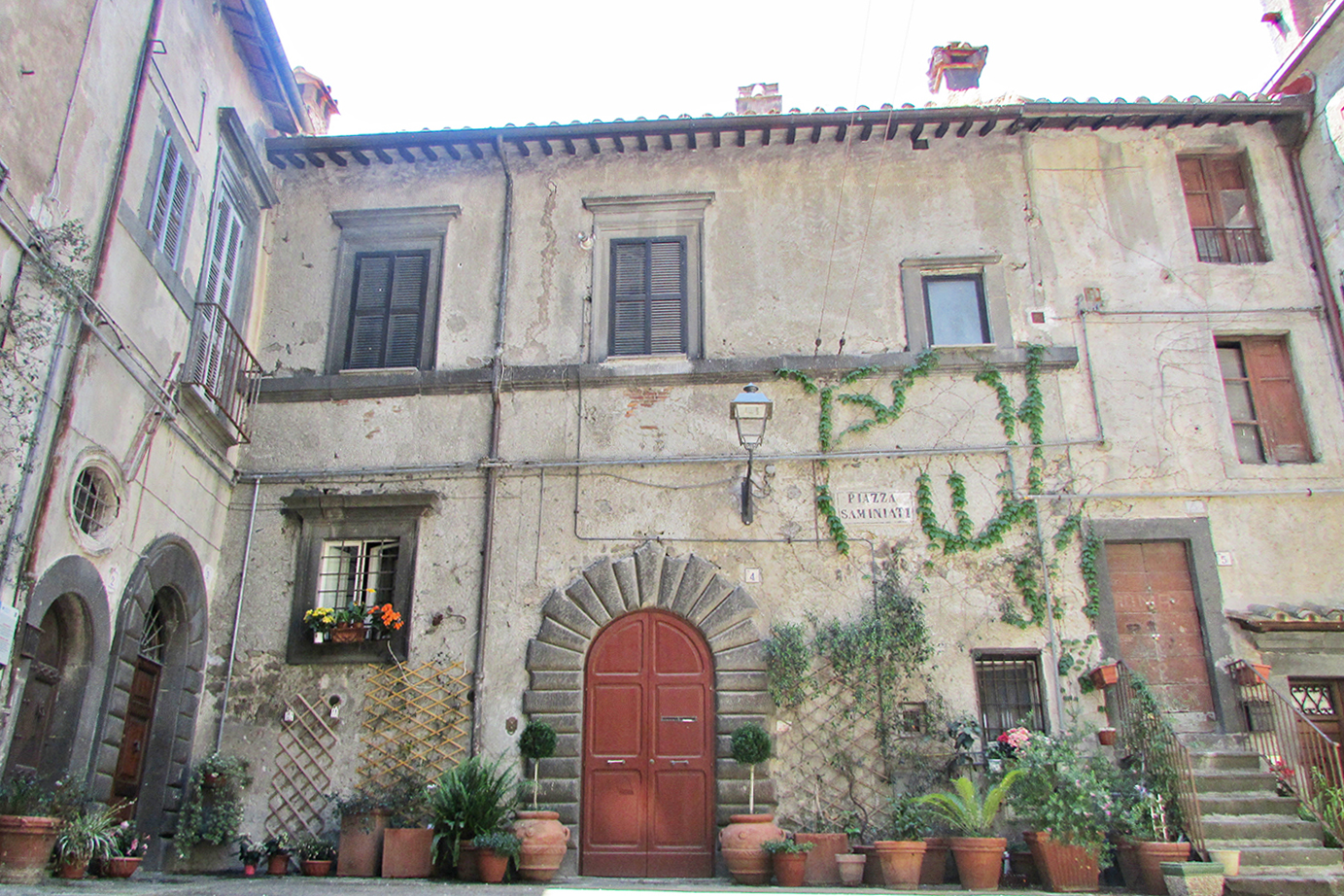 [Palazzetto privato in piazza Saminiati, 4]