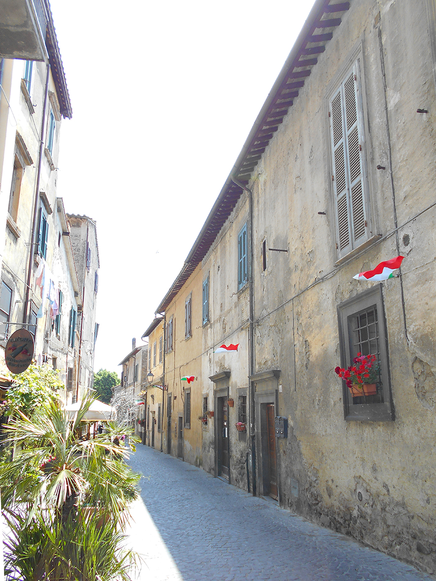 [Palazzetto privato in via Arazzeria, 24, 22, 20, 18]