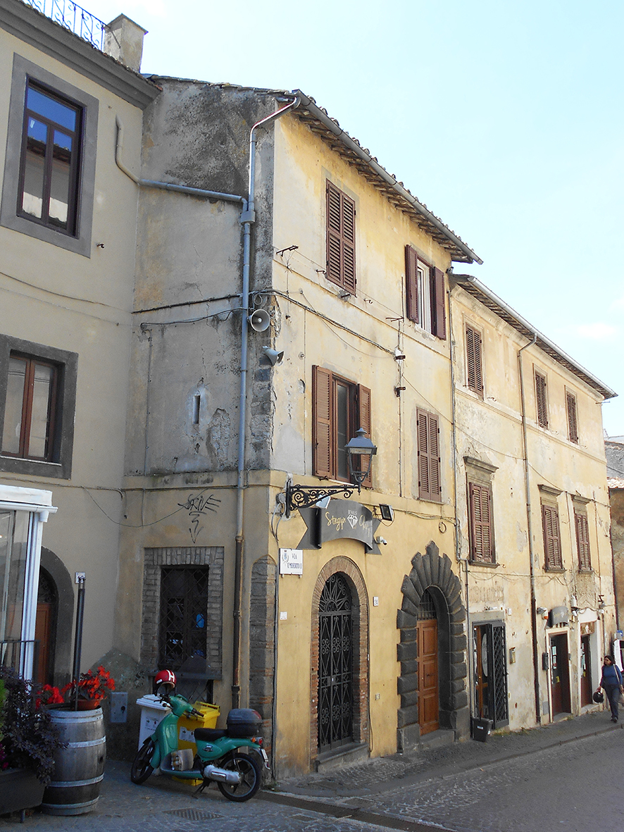 [Palazzetto privato in via Umberto I, 24, 22]