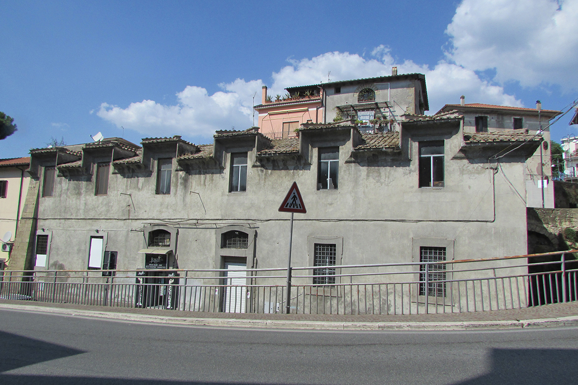 [Magazzini privati in piazza Donato Palmieri 6, 7]