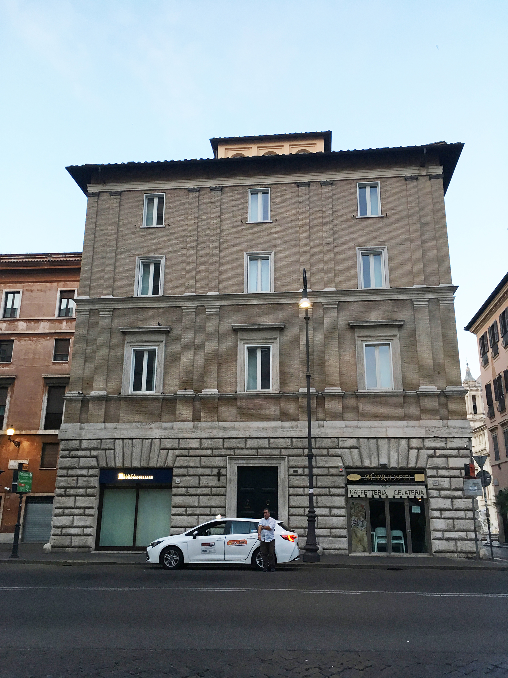 Casa [Piazza S.Apollinare, 32,33 ,34]
