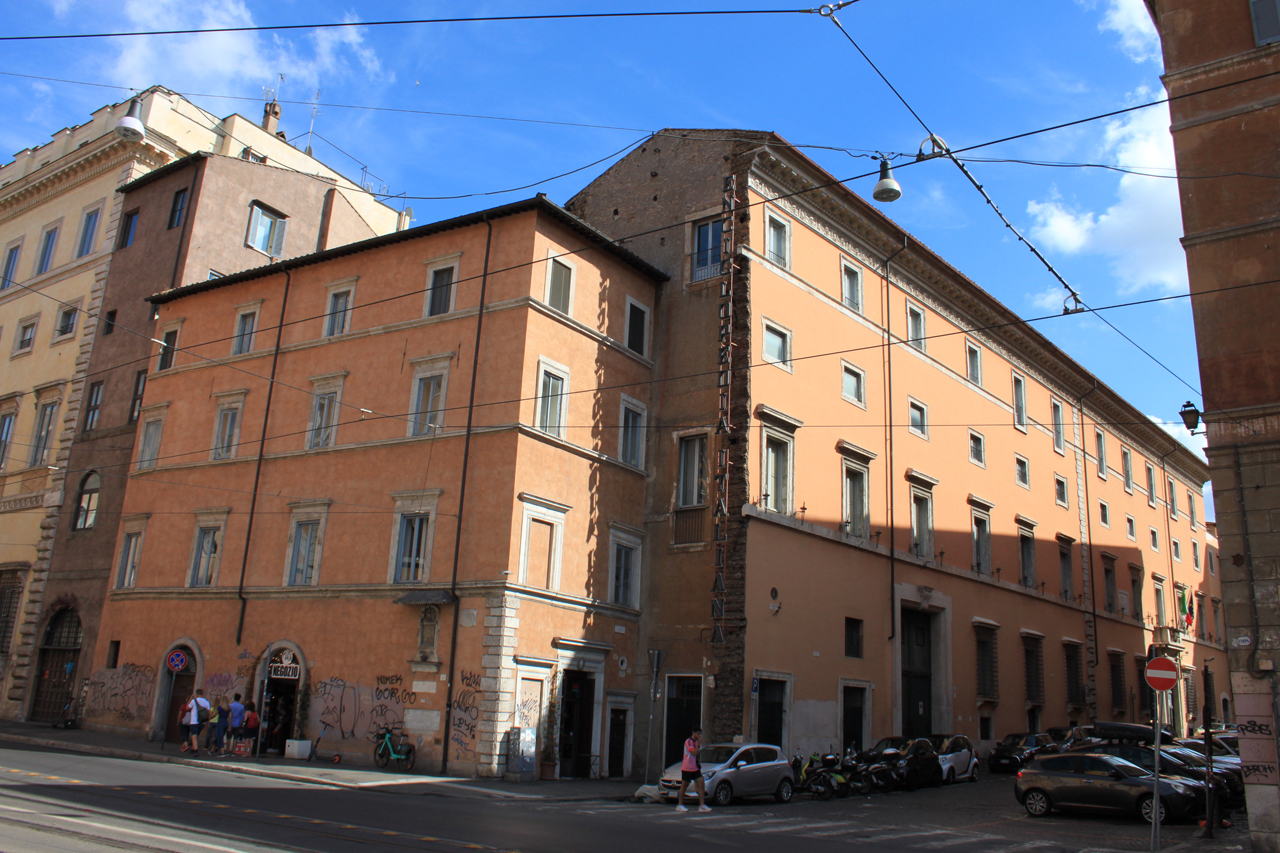 Casa in Piazza dell'Enciclopedia Italiana