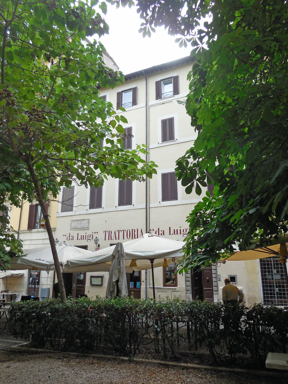 Casa in piazza Sforza Cesarini, 23