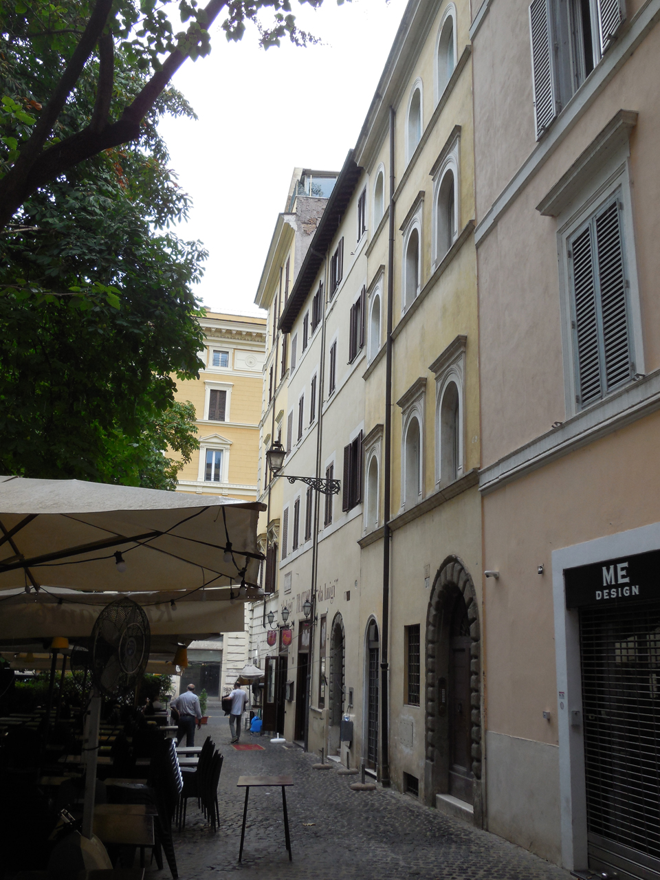 Casa in piazza Sforza Cesarini, 25
