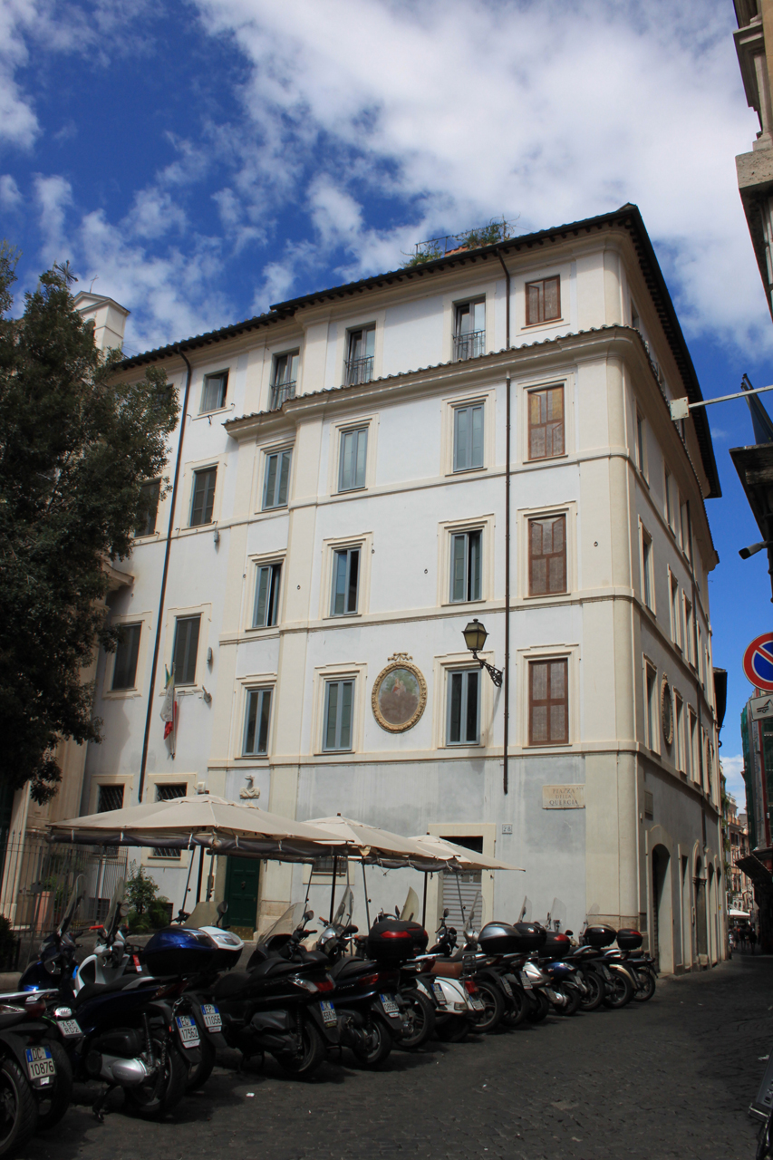 Casa in piazza della Quercia, 27