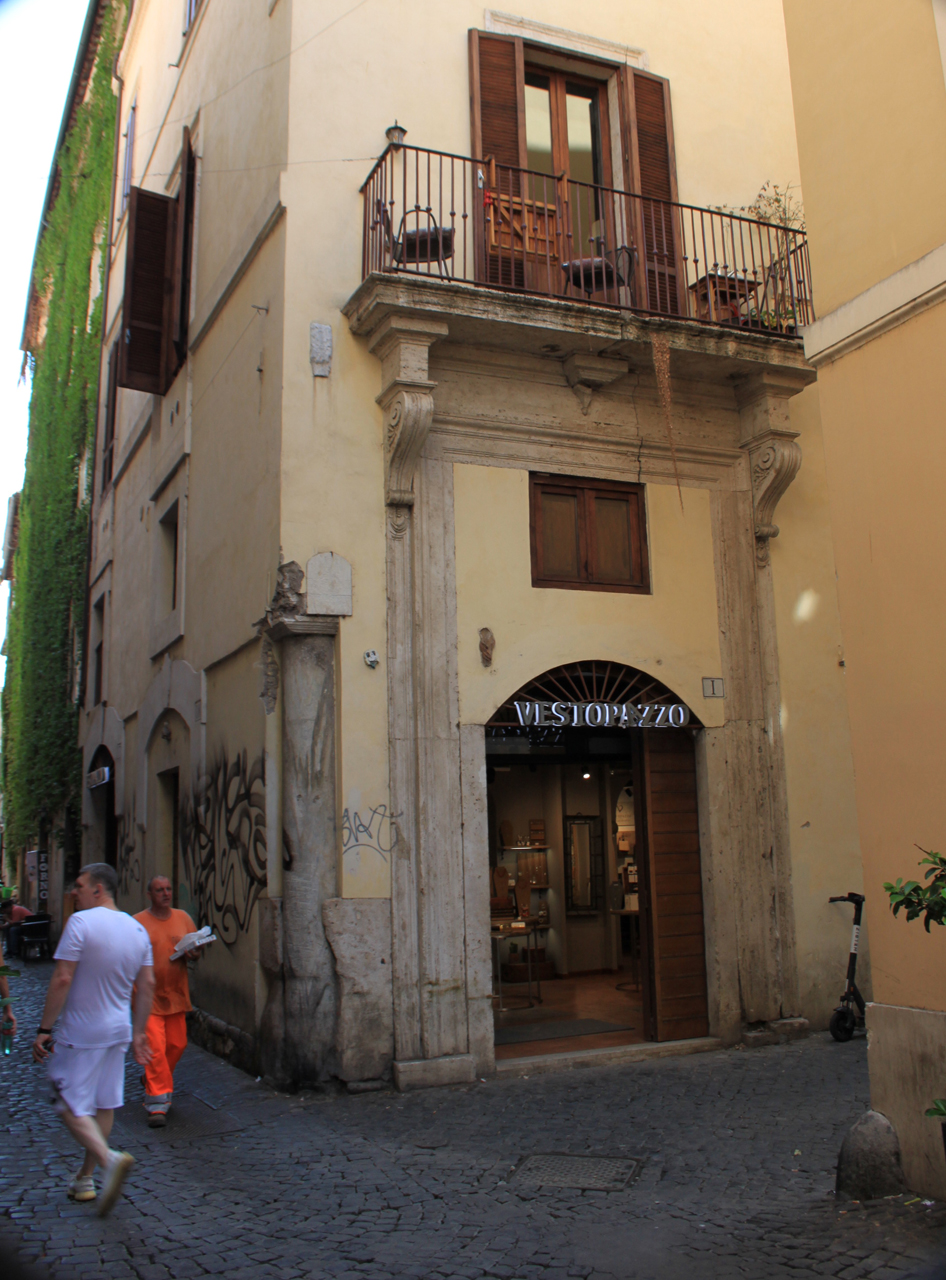 Casa in via Arco della Pace, 1