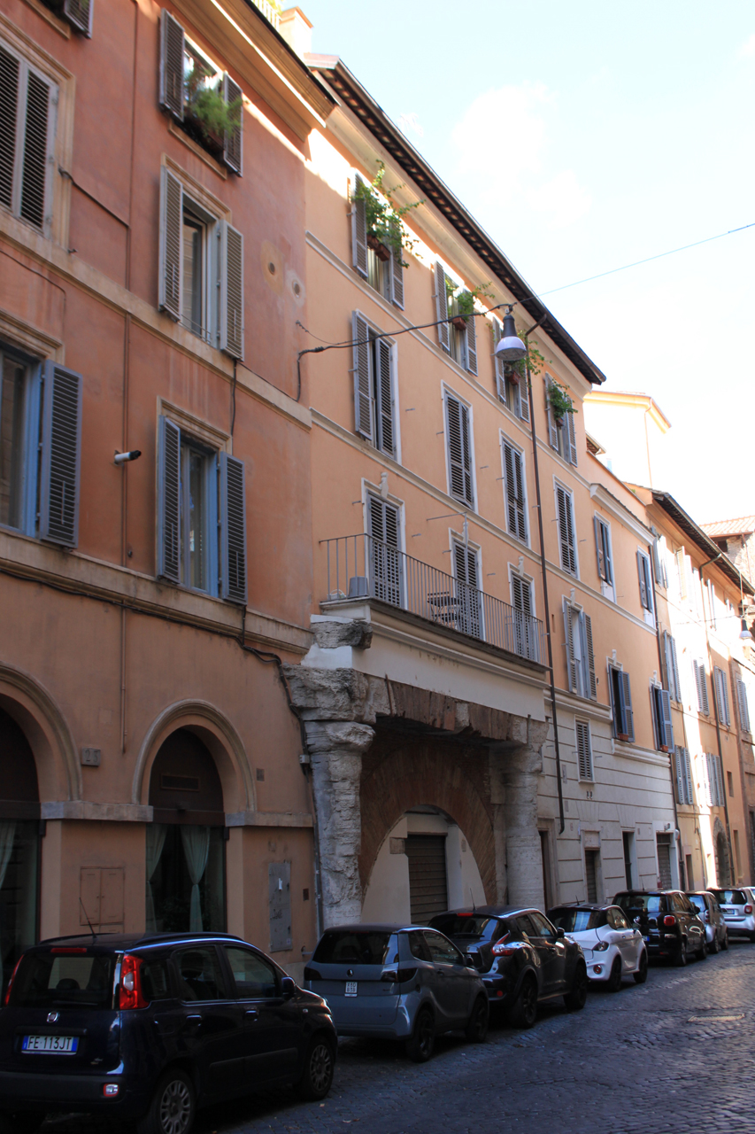 Casa in via S. Maria dei Calderari, 23