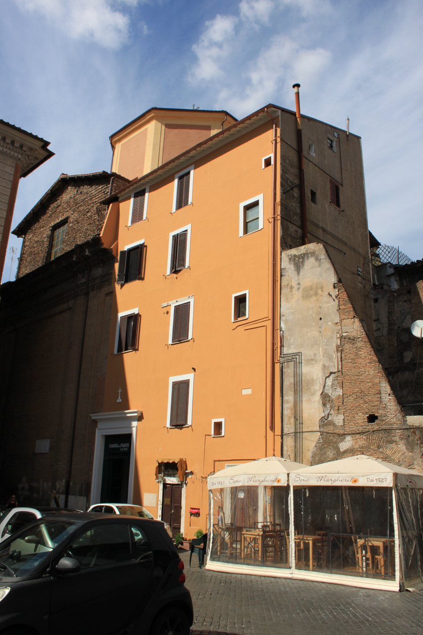 Casa in via S. Maria dei Calderari, 30