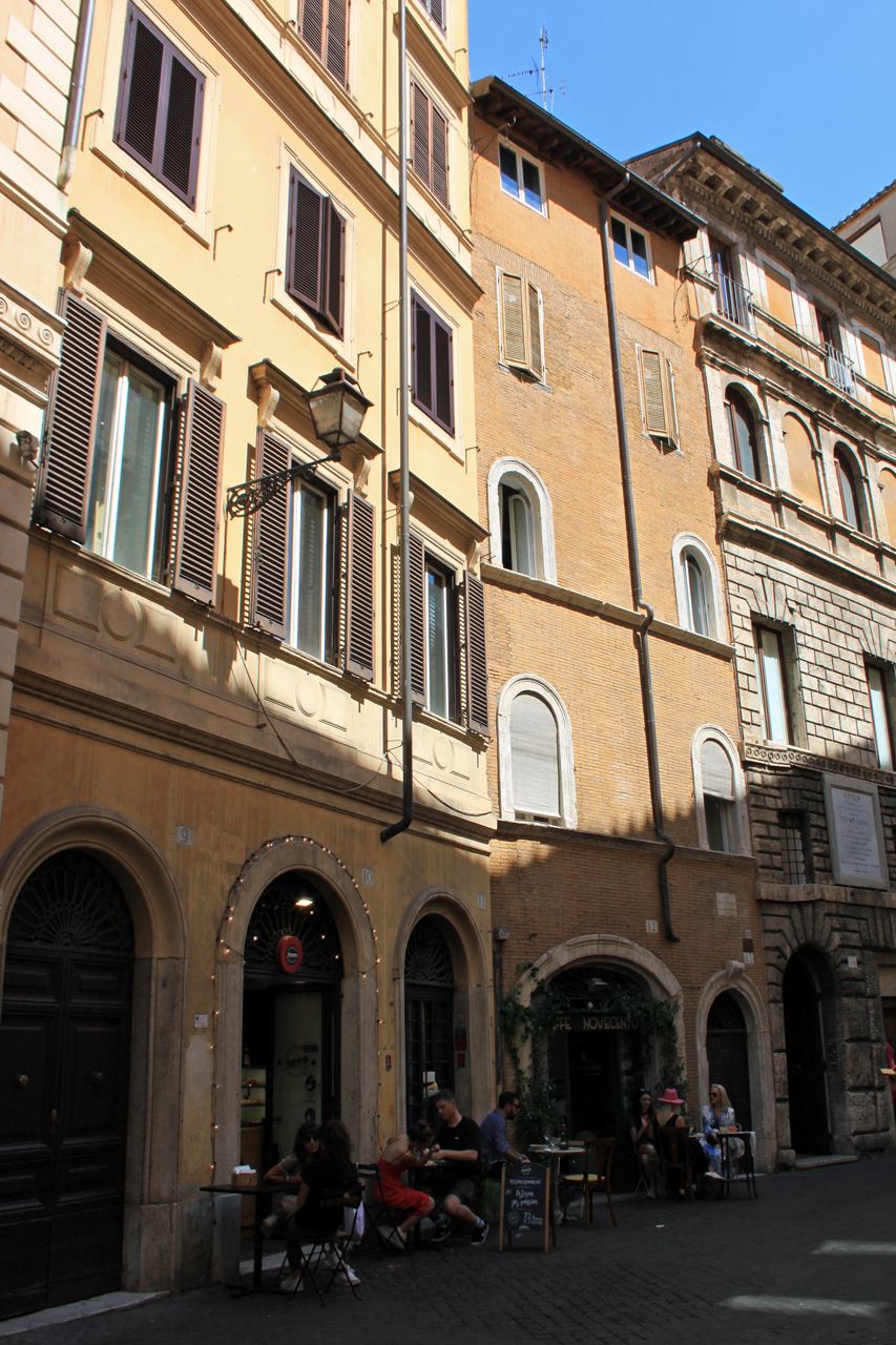 Casa in via del Governo Vecchio, 12