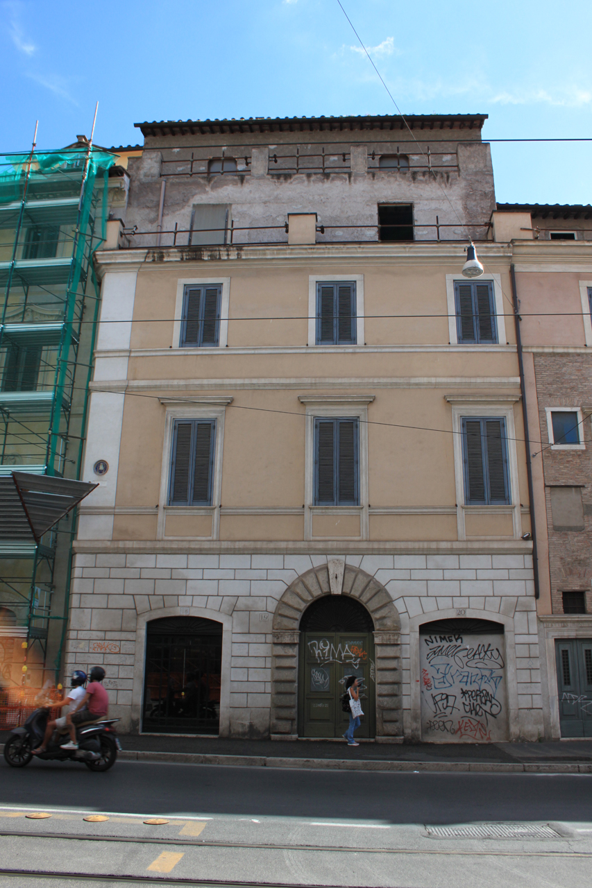 Casa in via delle Botteghe Oscure, 18