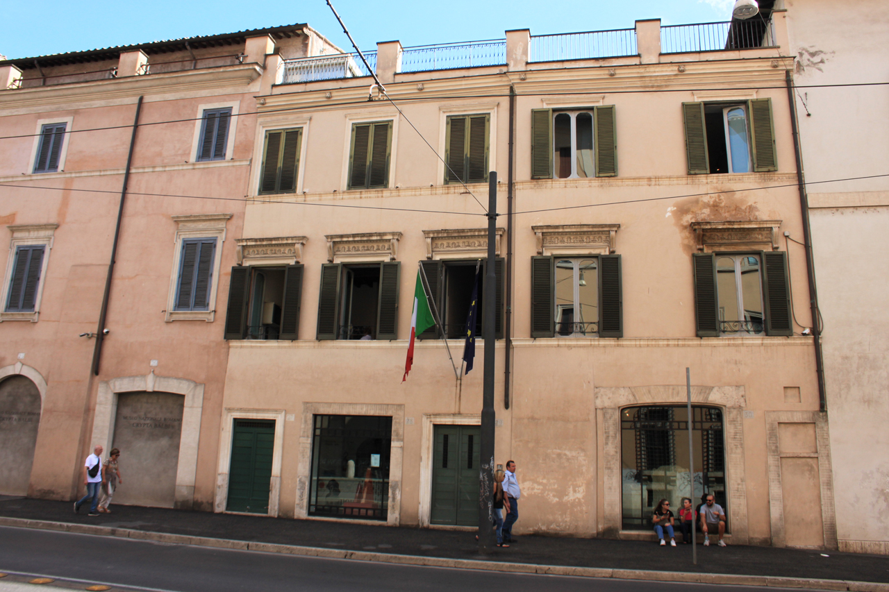Casa in via delle Botteghe Oscure, 27