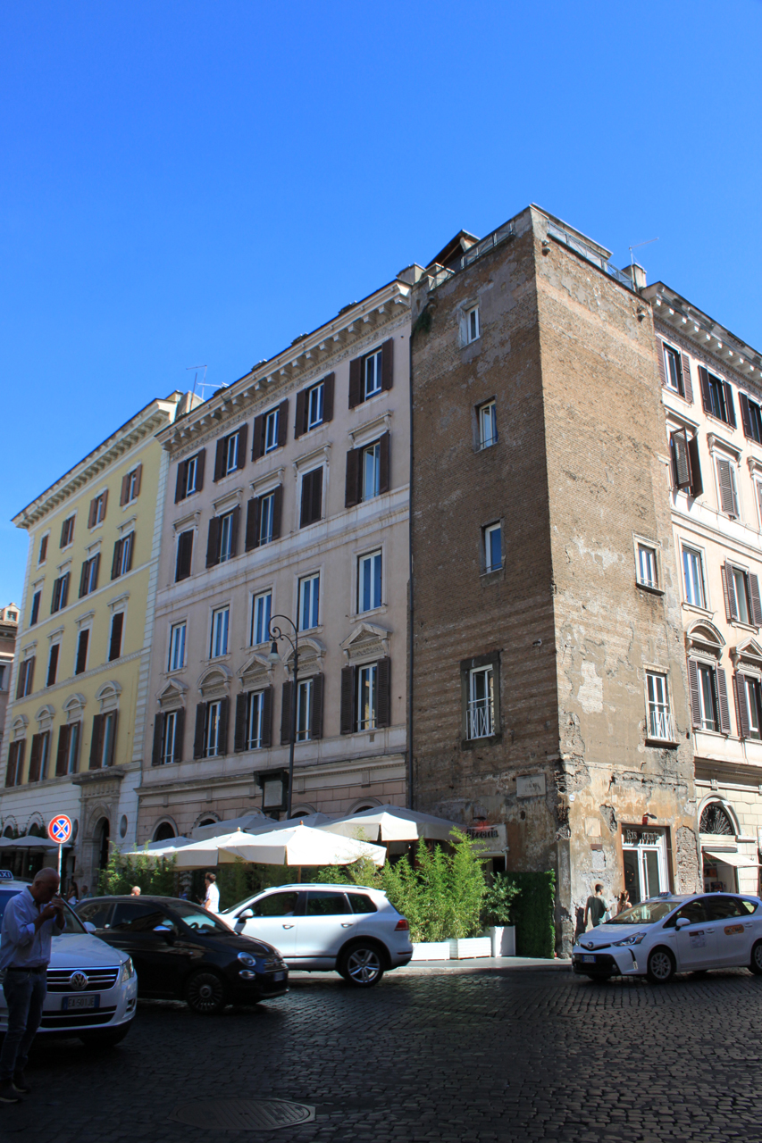Complesso edilizio in via Zanardelli, 18