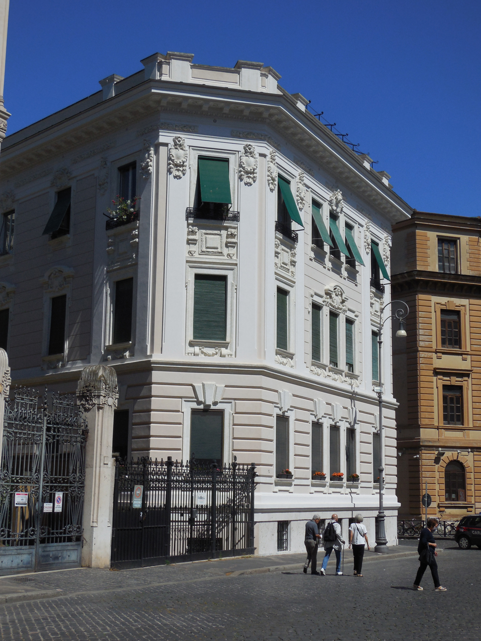 Palazzina in Via Catalana