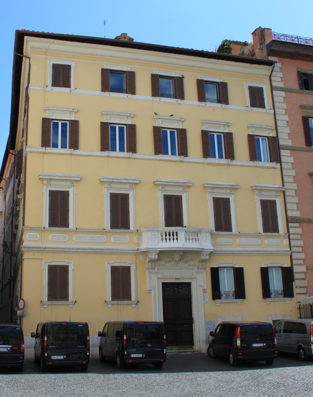 Palazzo in piazza Farnese, 48