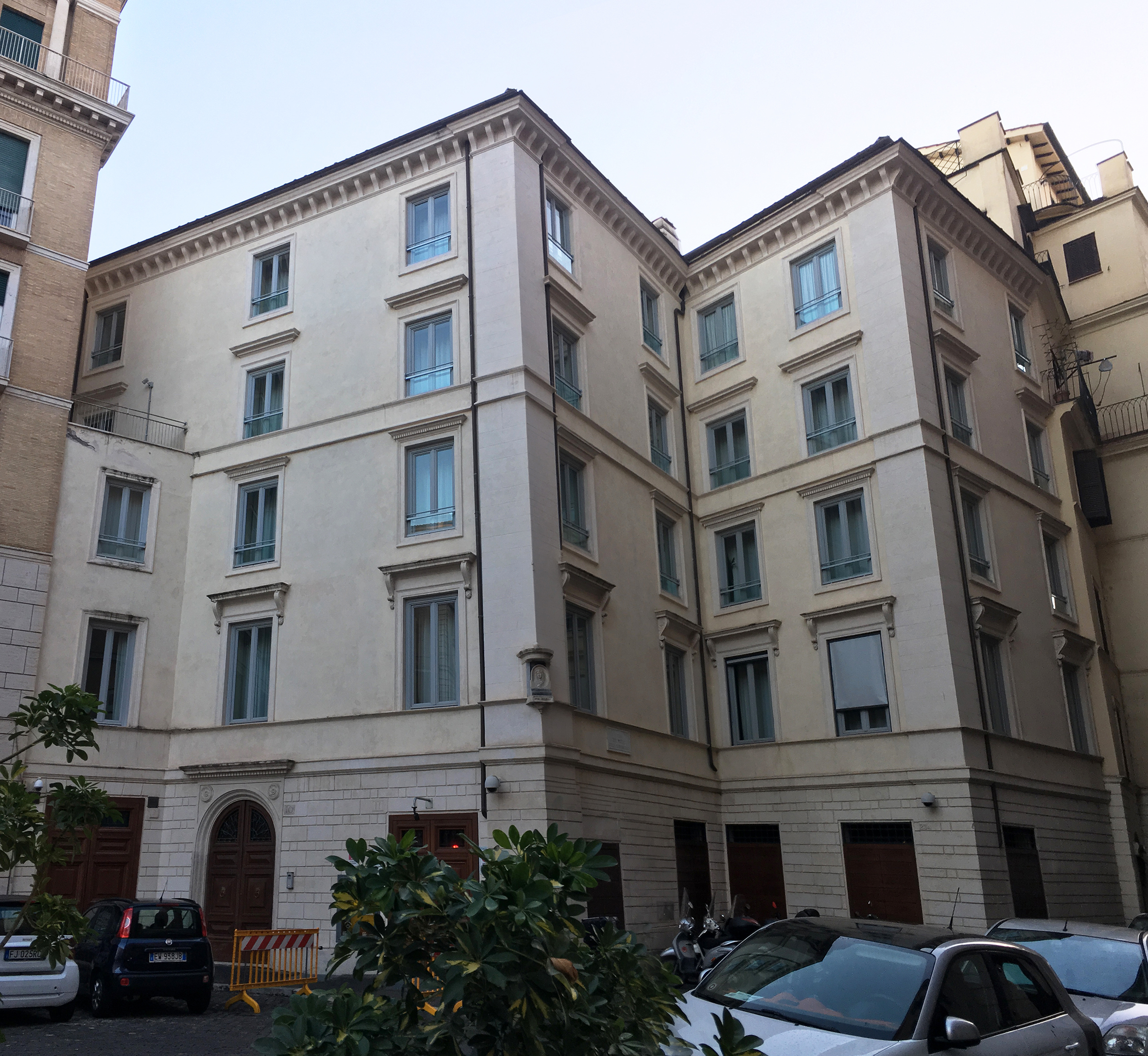 [Casa in Largo Toniolo, 10 ,11]