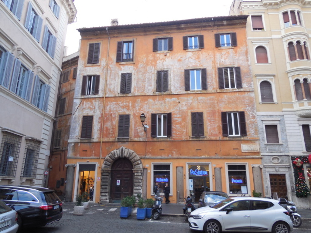 [Casa in Piazza Campo Marzio, 4]
