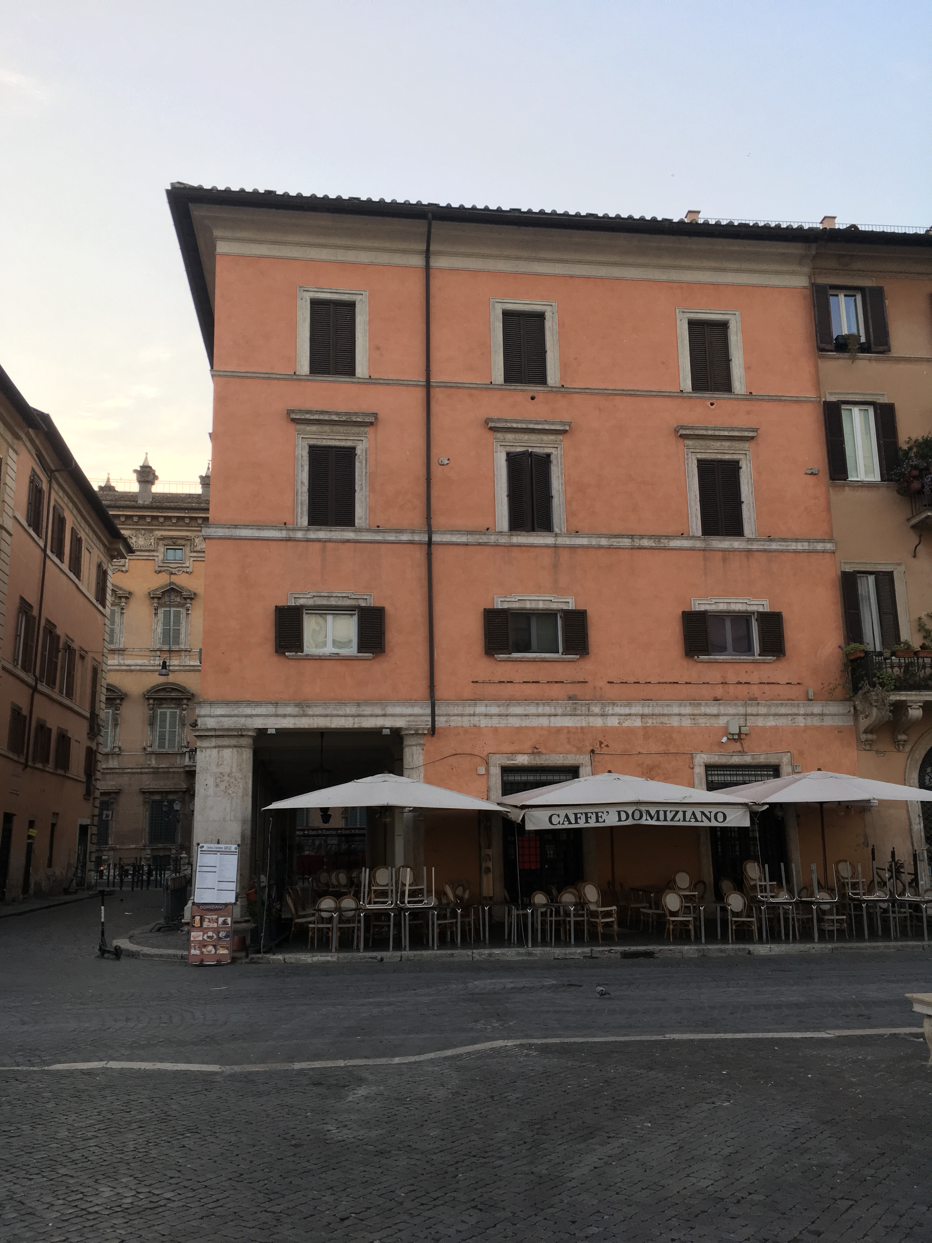 [Casa in Piazza Navona, 88,89]