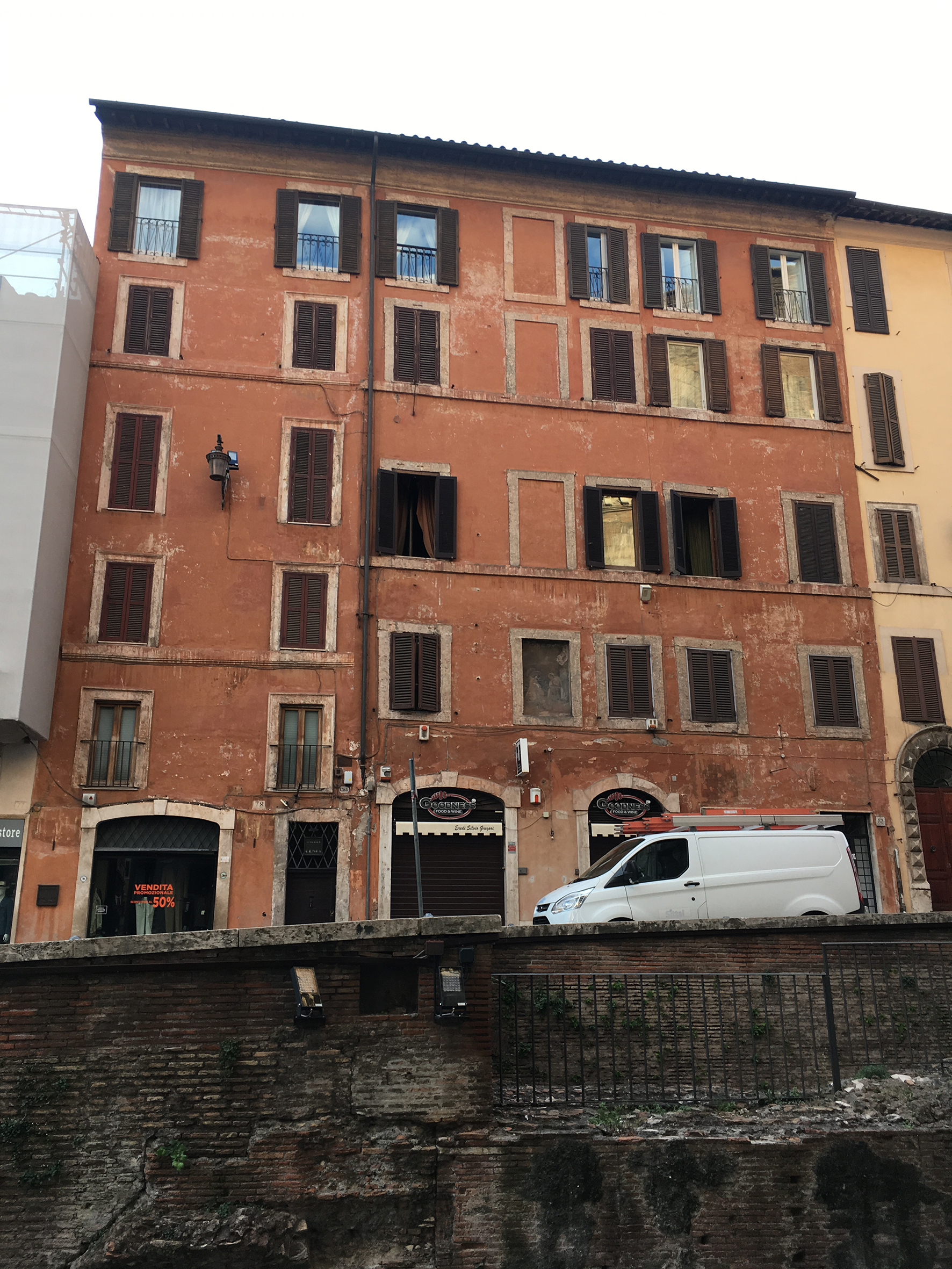 [Casa in Piazza del Pantheon, 78,79,80 ,81,81A,82]