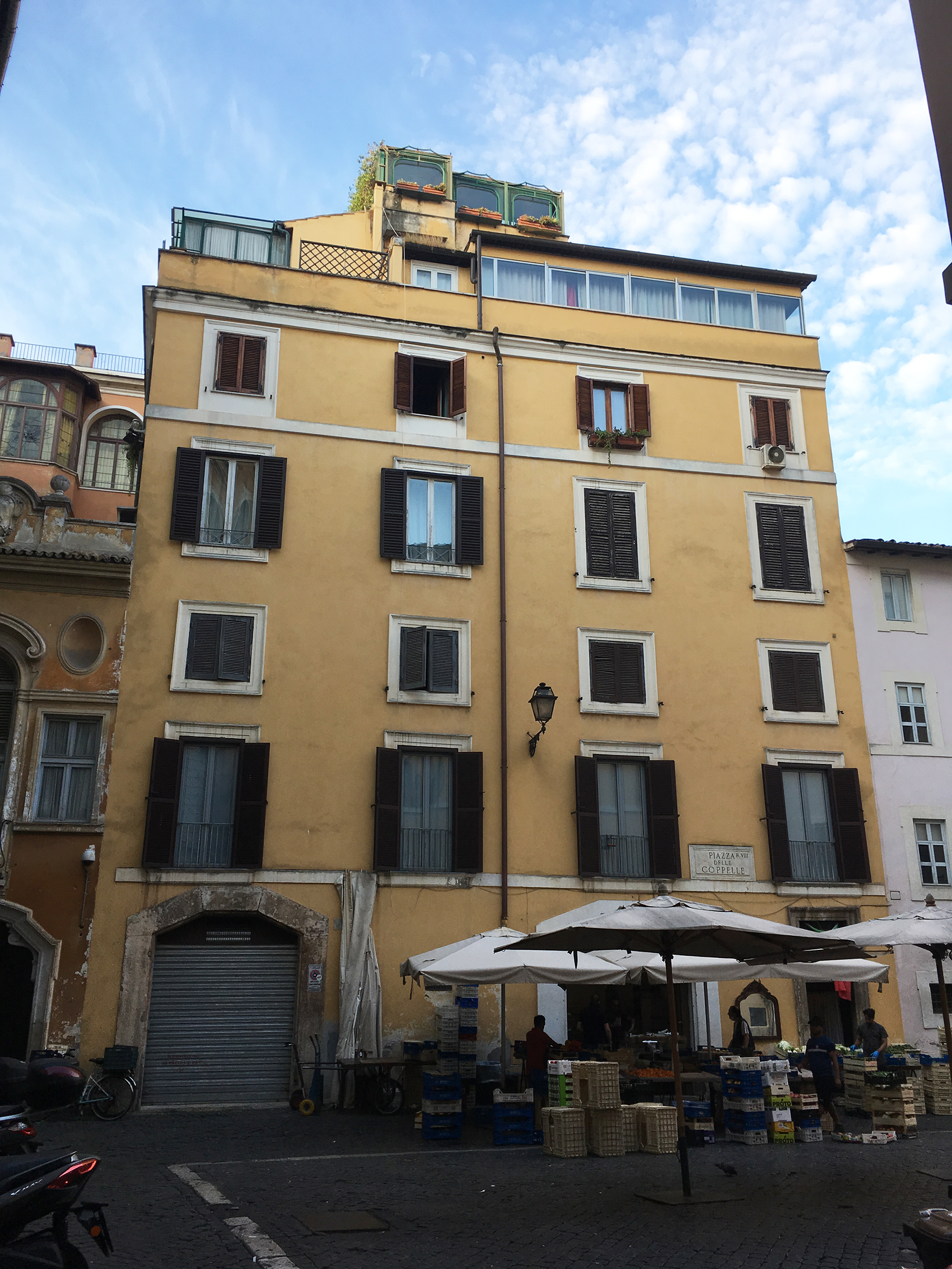 [Casa in Piazza delle Coppelle, 67,68,69]