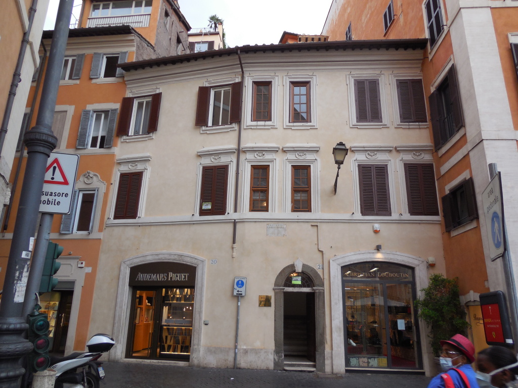 [Casa in Piazza di San Lorenzo in Lucina, 20]