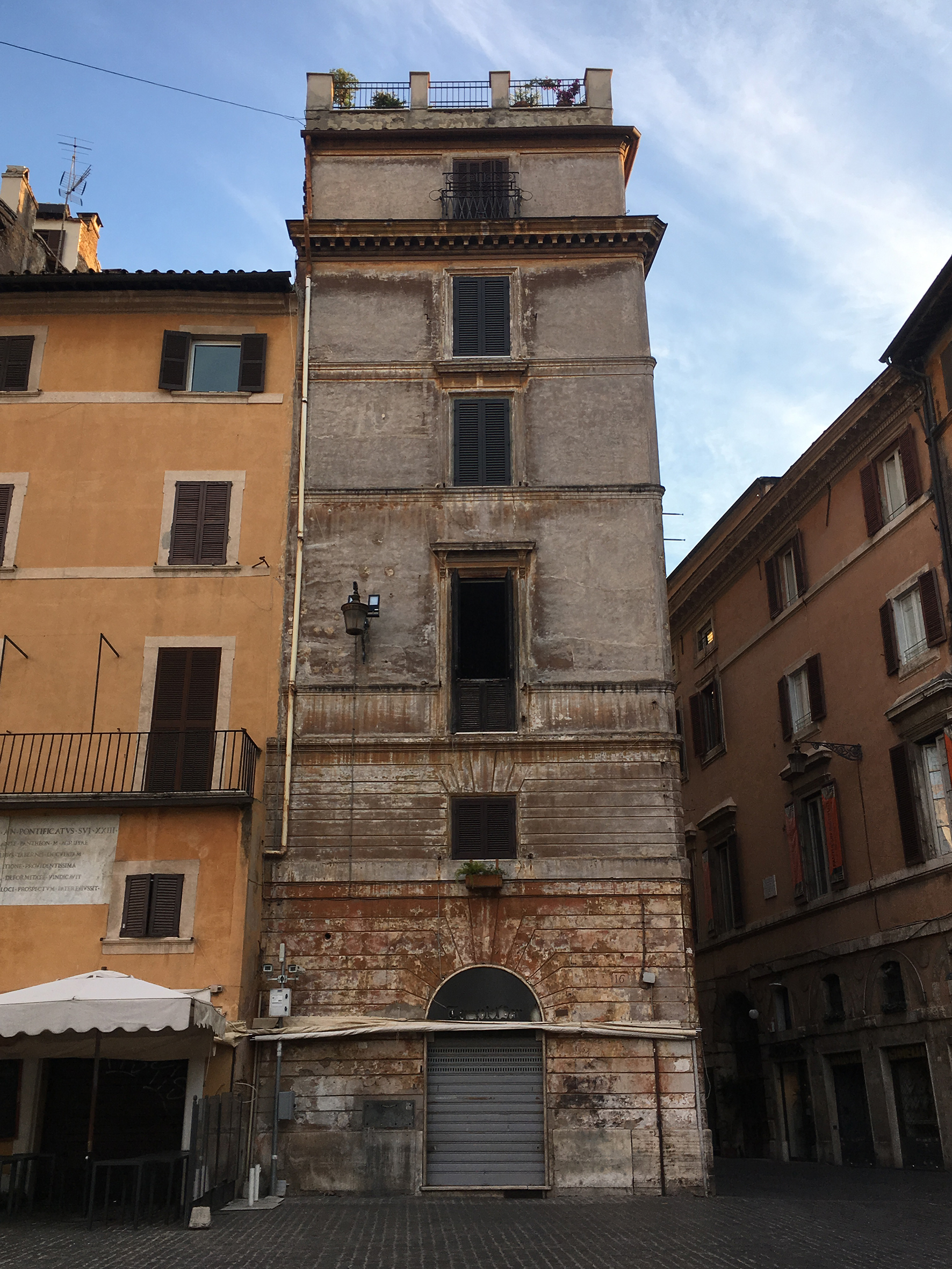 [Casa in Via del Pantheon, 40,41,42,43,44,45 ]